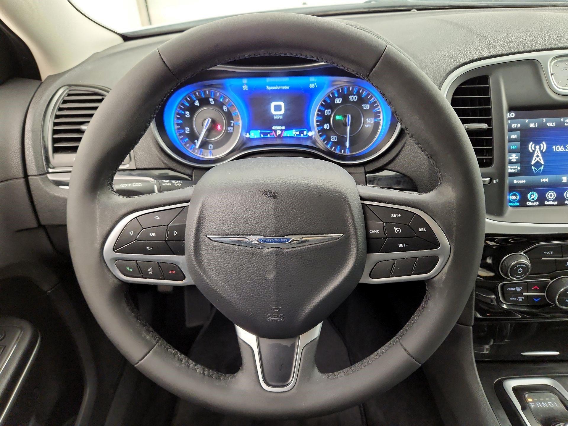 Thumbnail: 2023 Chrysler 300 - 10