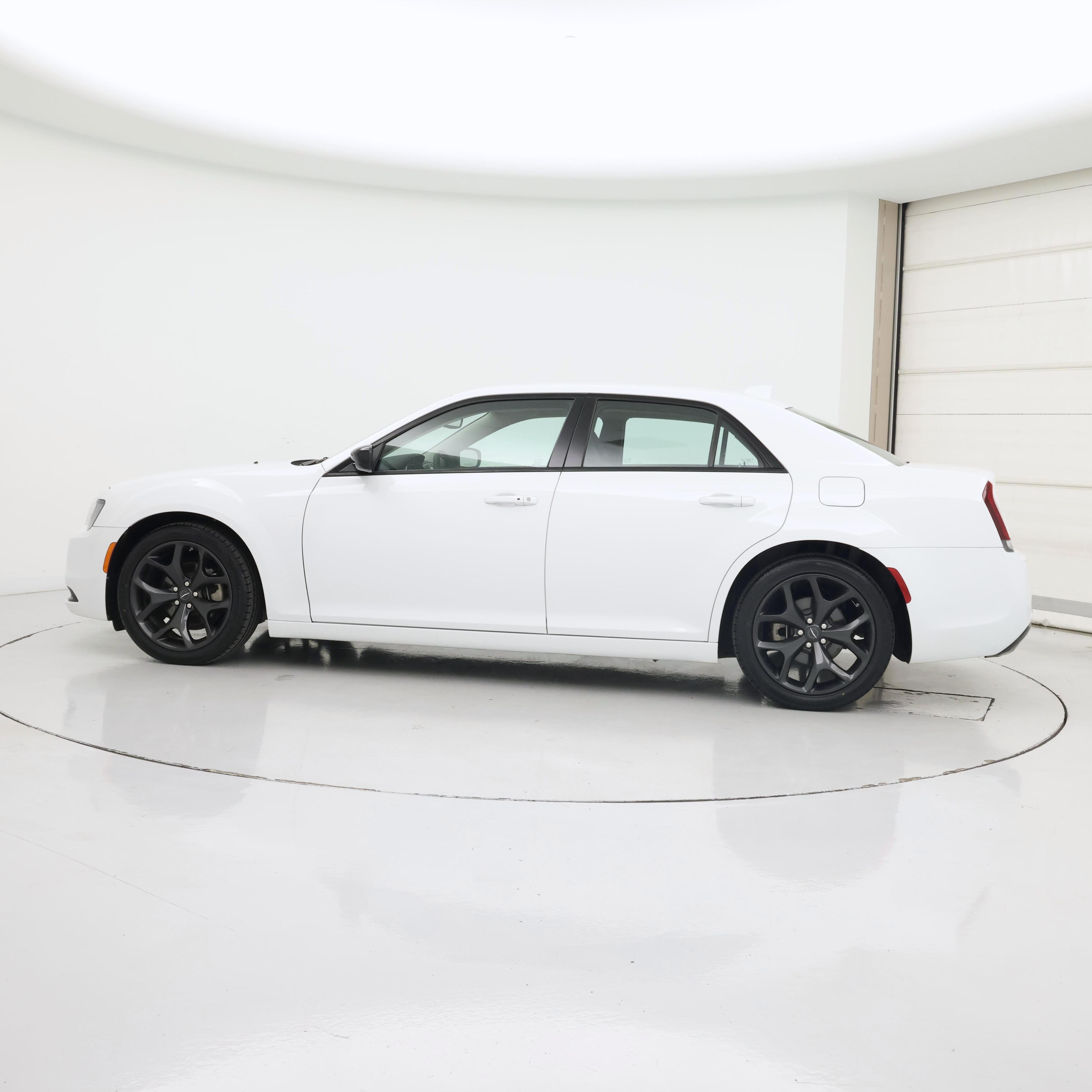 Thumbnail: 2023 Chrysler 300 - 3