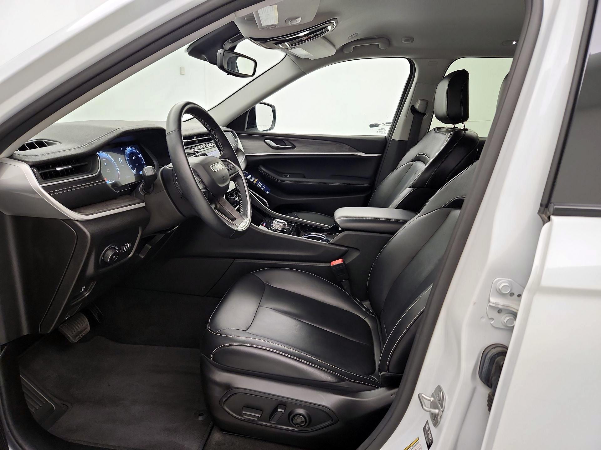 Thumbnail: 2022 Jeep Grand Cherokee - 11