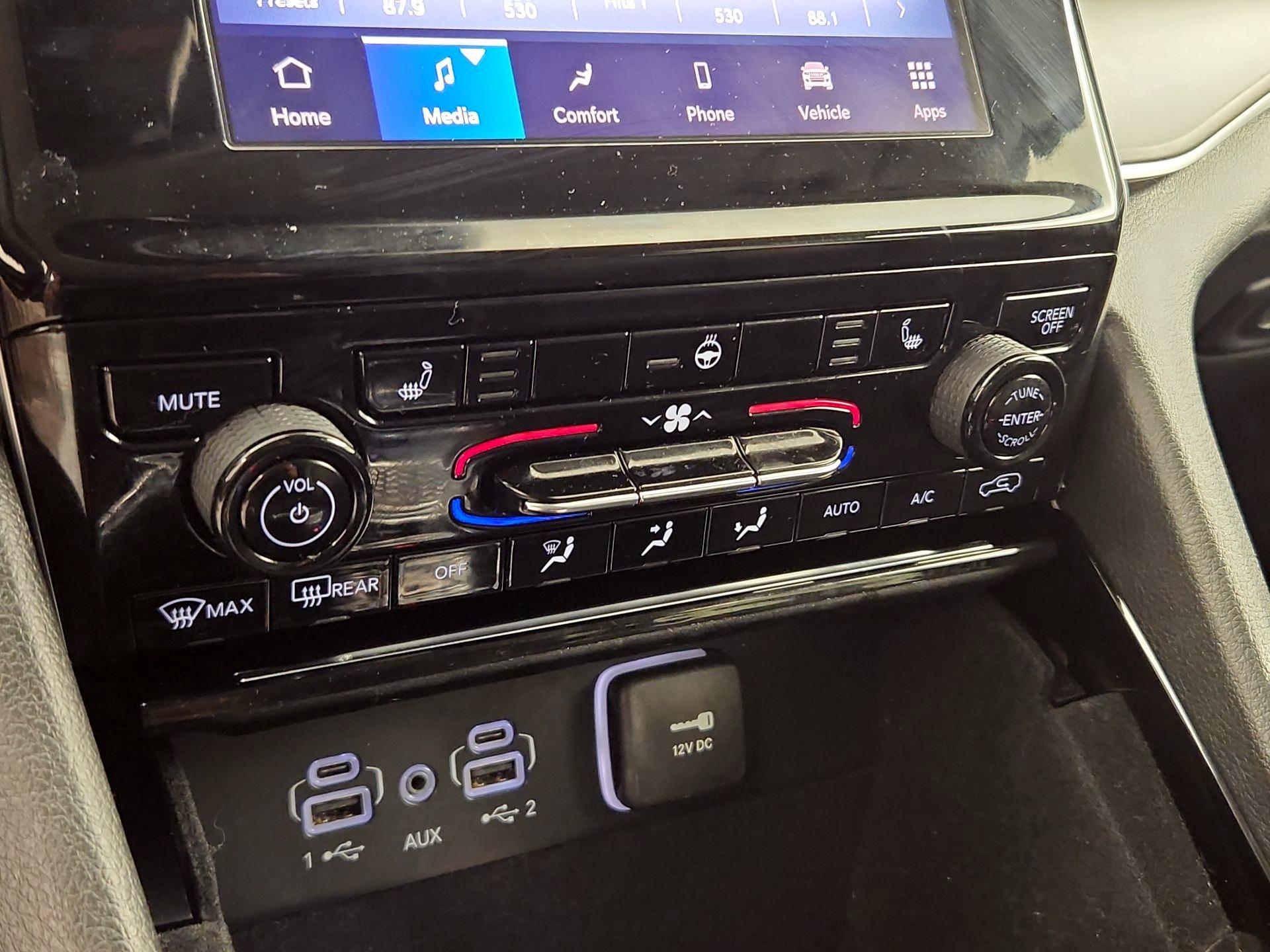 Thumbnail: 2022 Jeep Grand Cherokee - 16