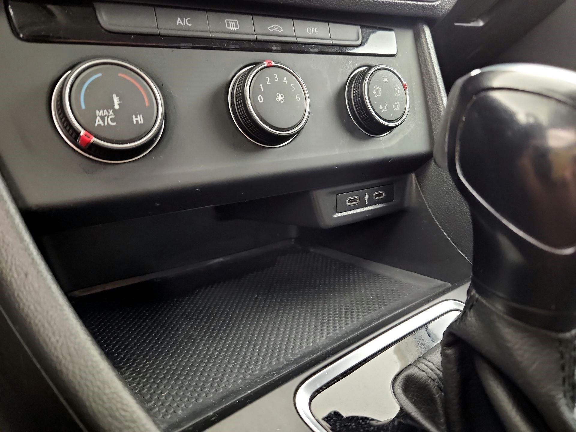 Thumbnail: 2021 Volkswagen Jetta - 18