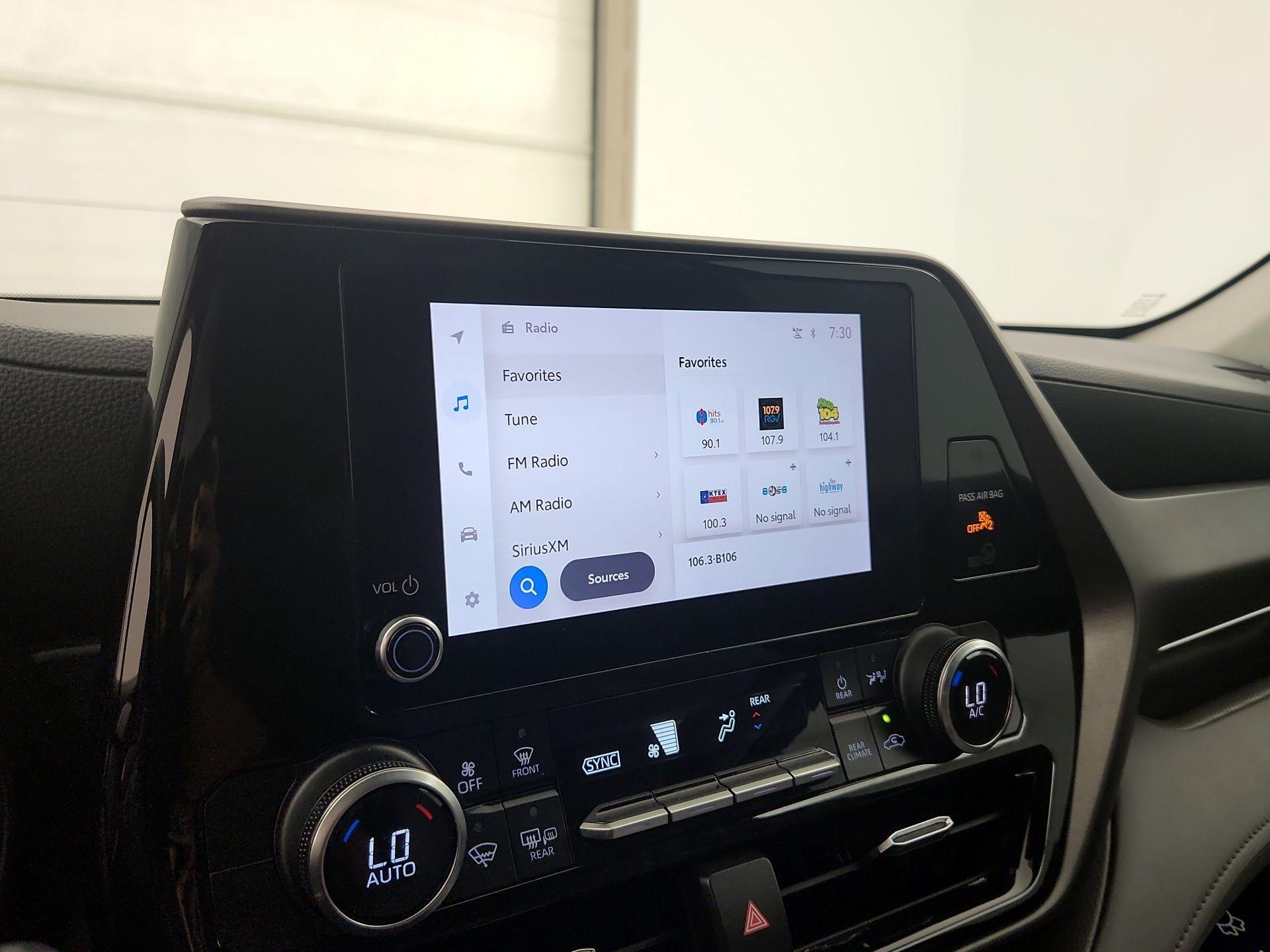 Thumbnail: 2023 Toyota Highlander - 16