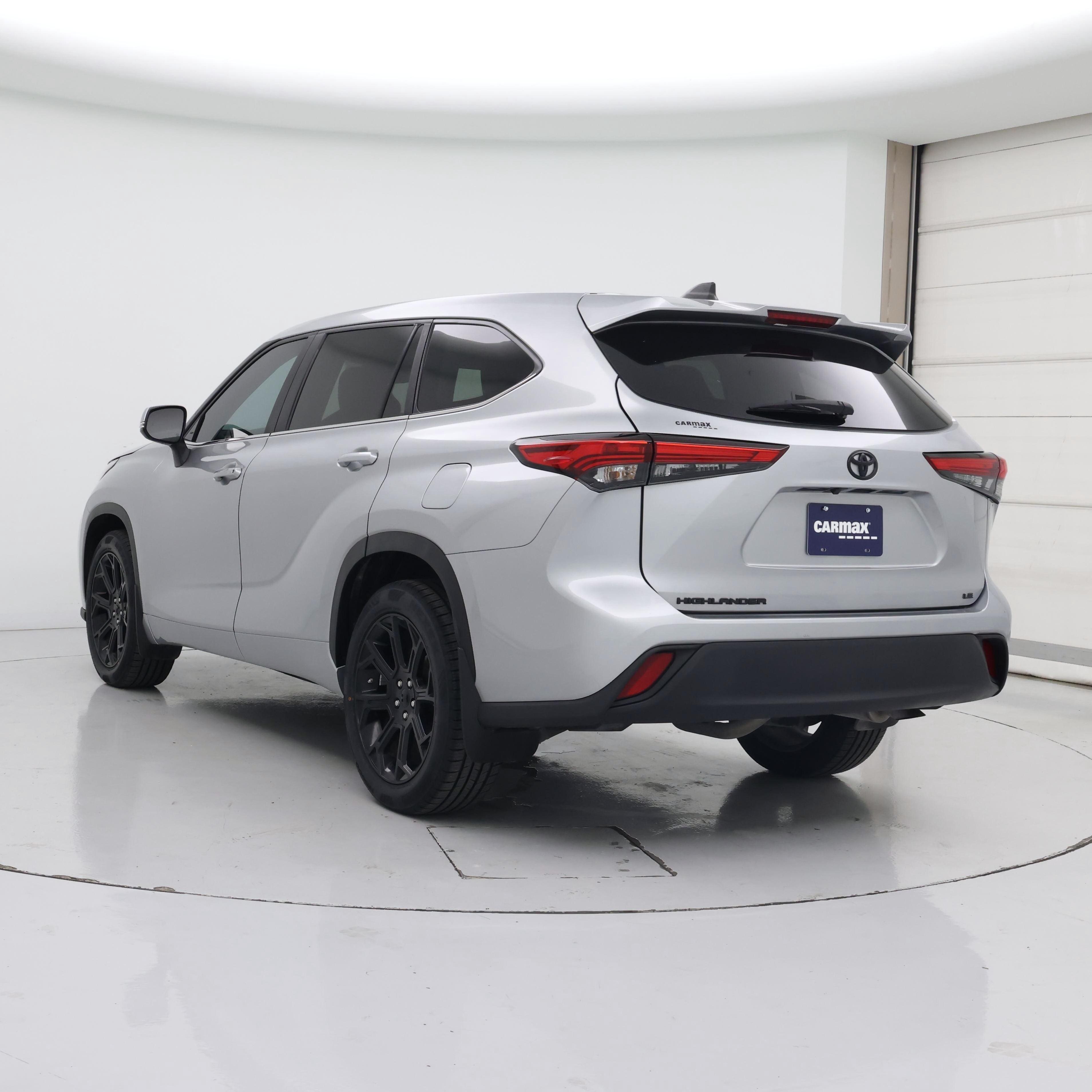 Thumbnail: 2023 Toyota Highlander - 2