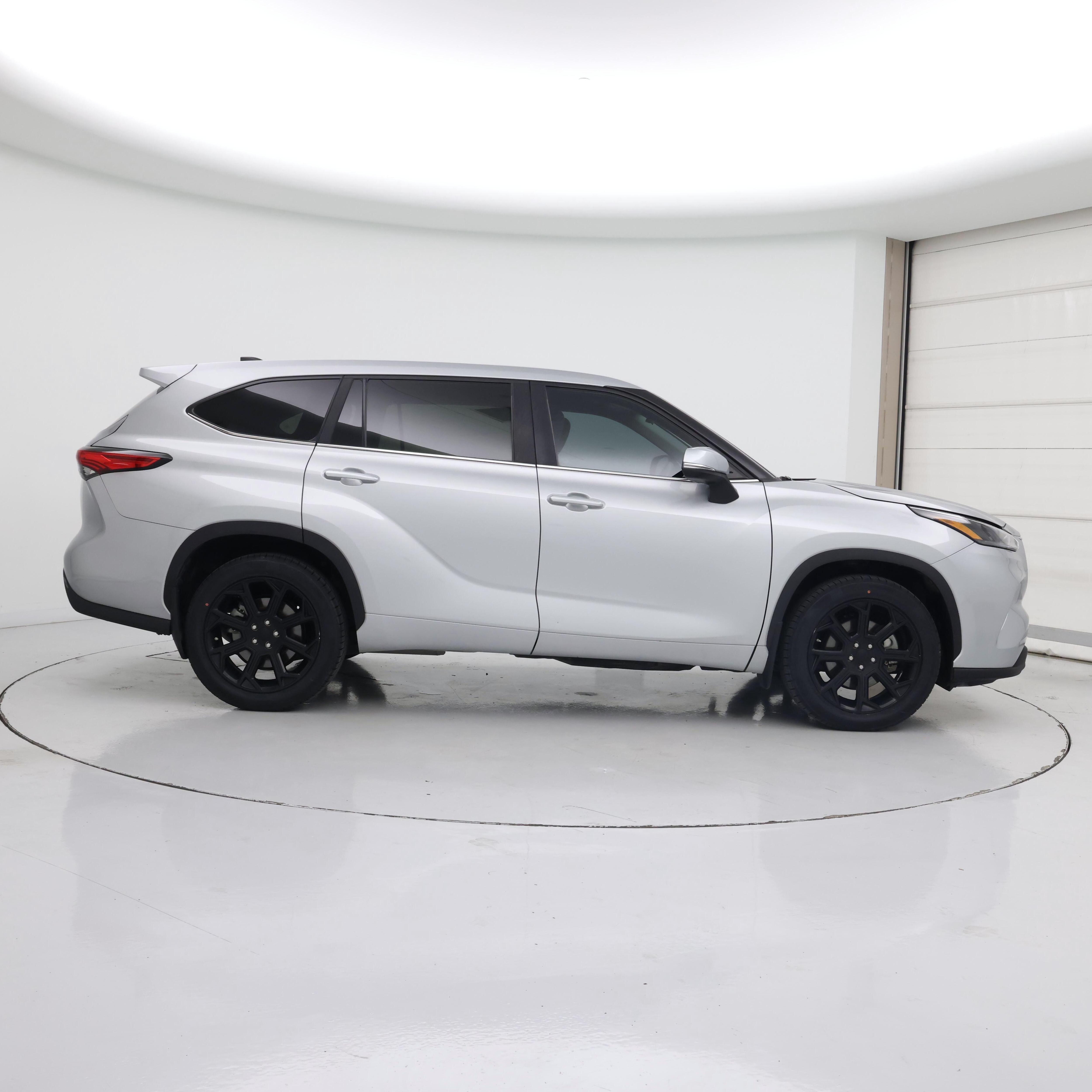 Thumbnail: 2023 Toyota Highlander - 7