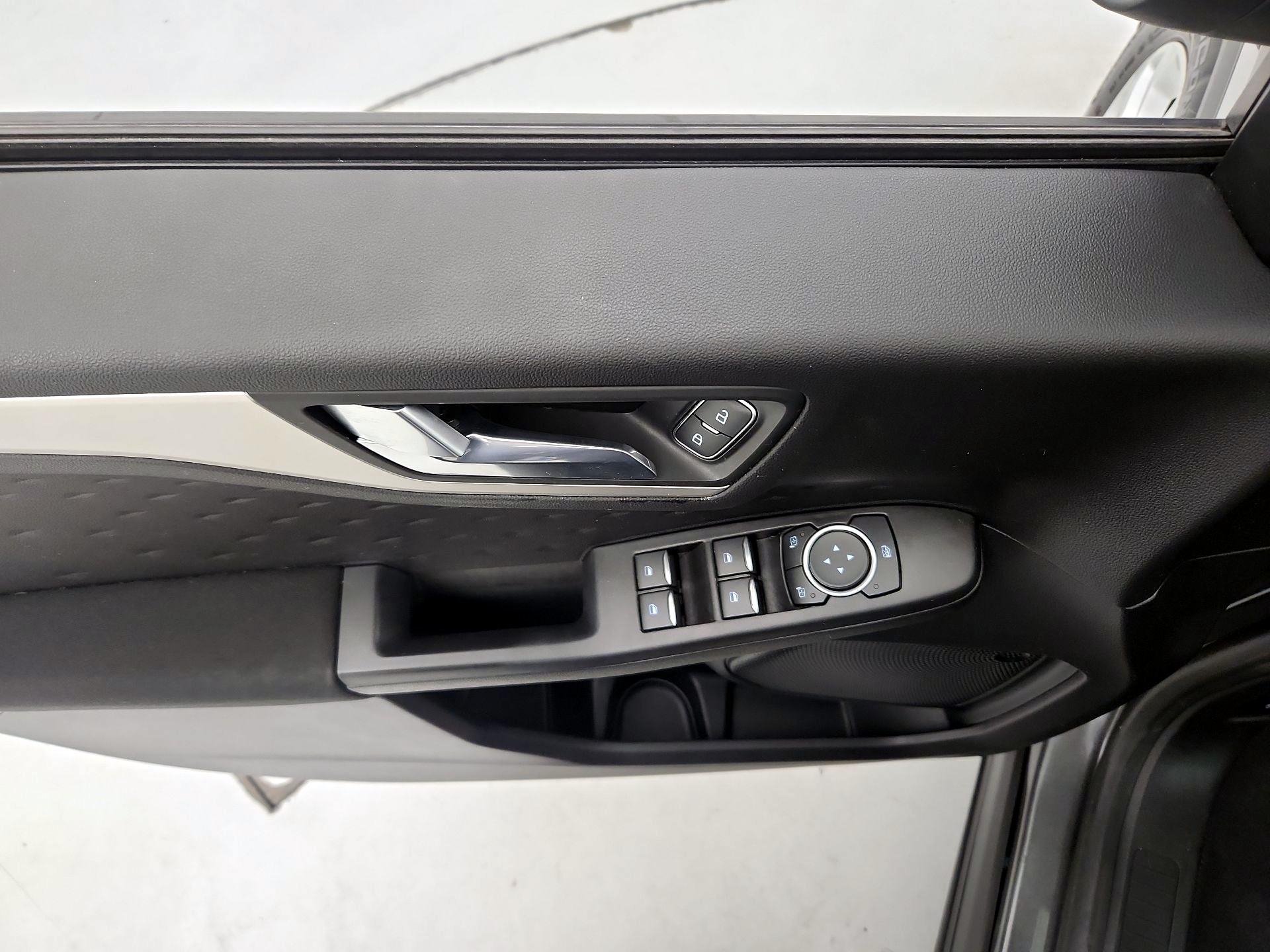 Thumbnail: 2020 Ford Escape - 12