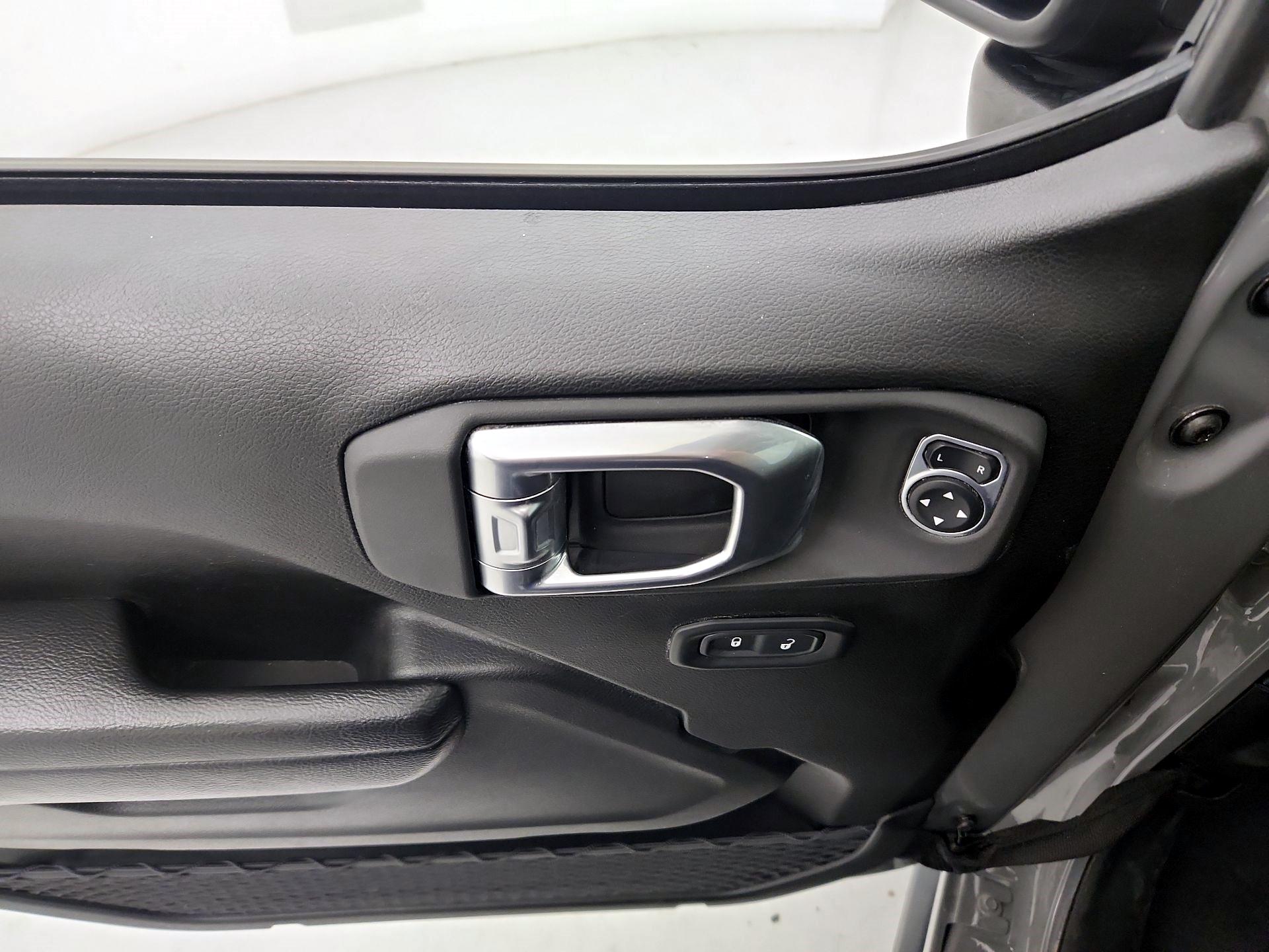 Thumbnail: 2023 Jeep Gladiator - 12