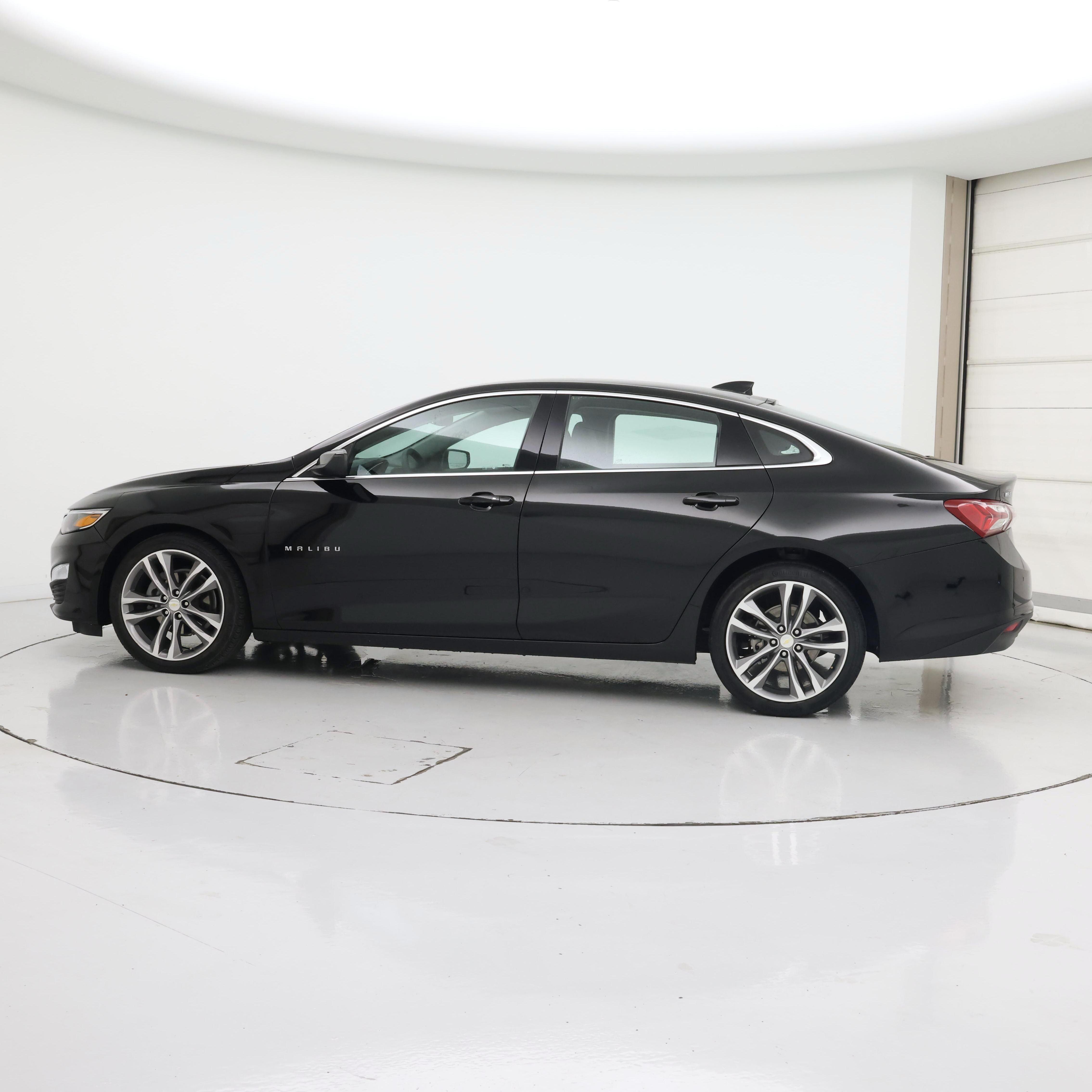 Thumbnail: 2022 Chevrolet Malibu - 3