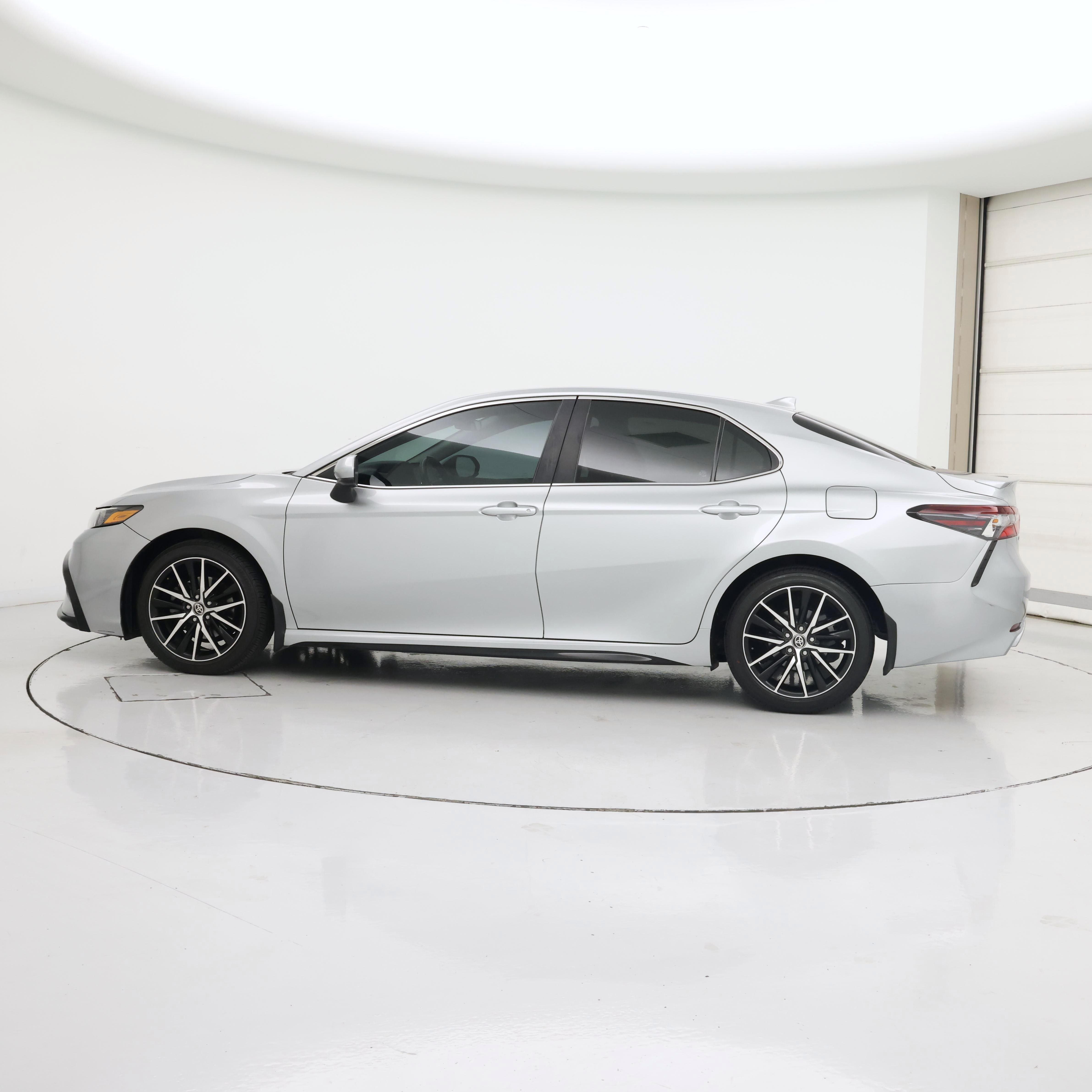 Thumbnail: 2021 Toyota Camry - 3