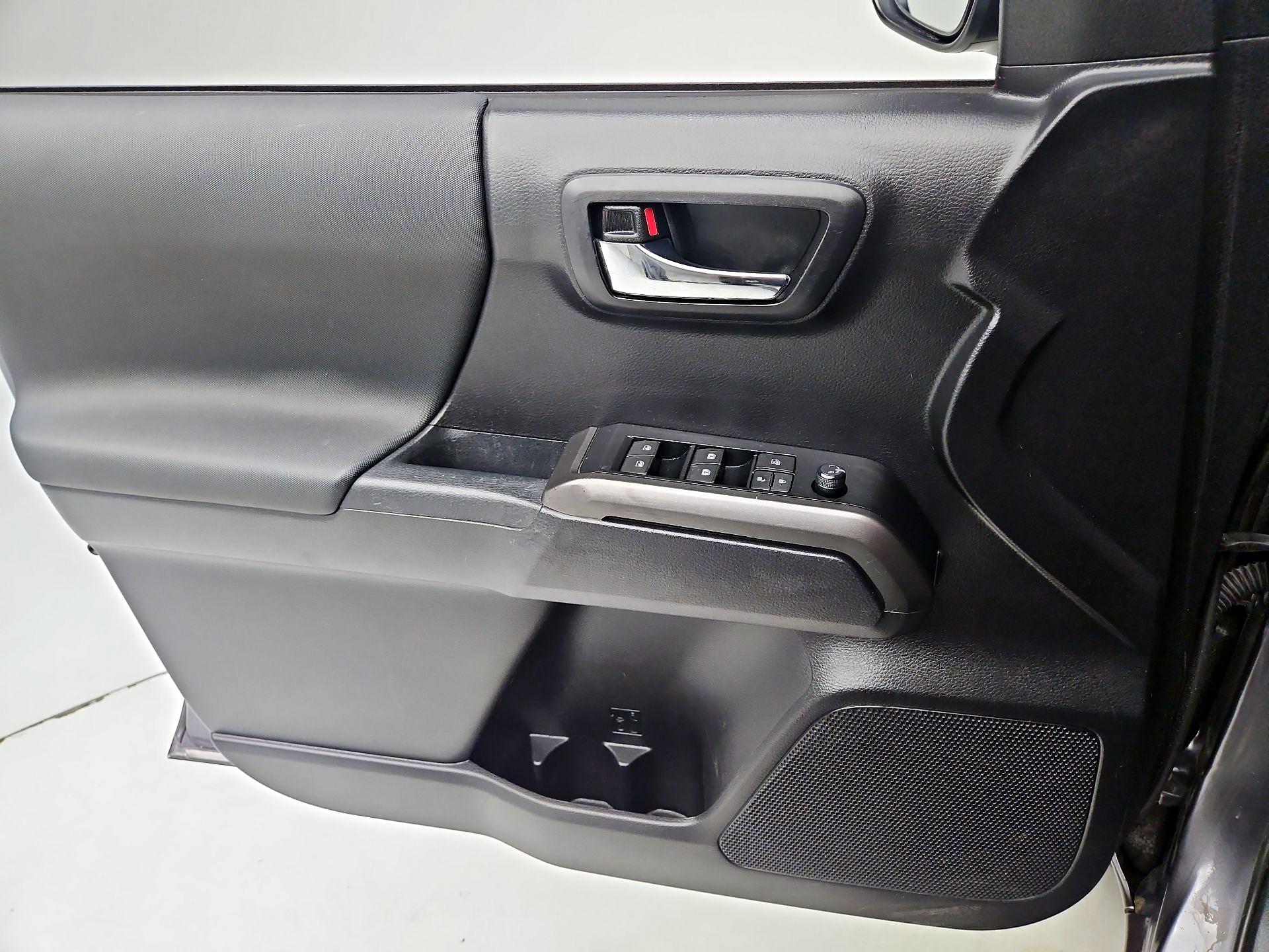 Thumbnail: 2021 Toyota Tacoma - 12