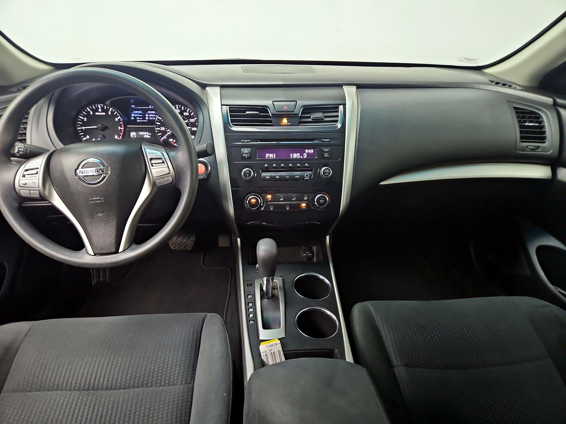 Thumbnail: 2015 Nissan Altima - 9