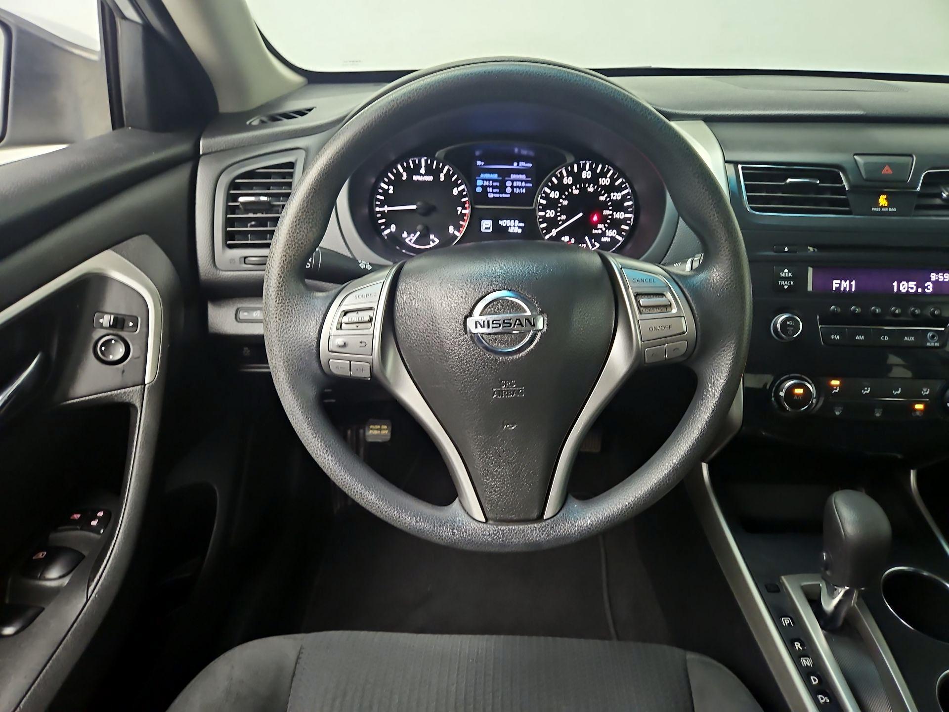 Thumbnail: 2015 Nissan Altima - 10