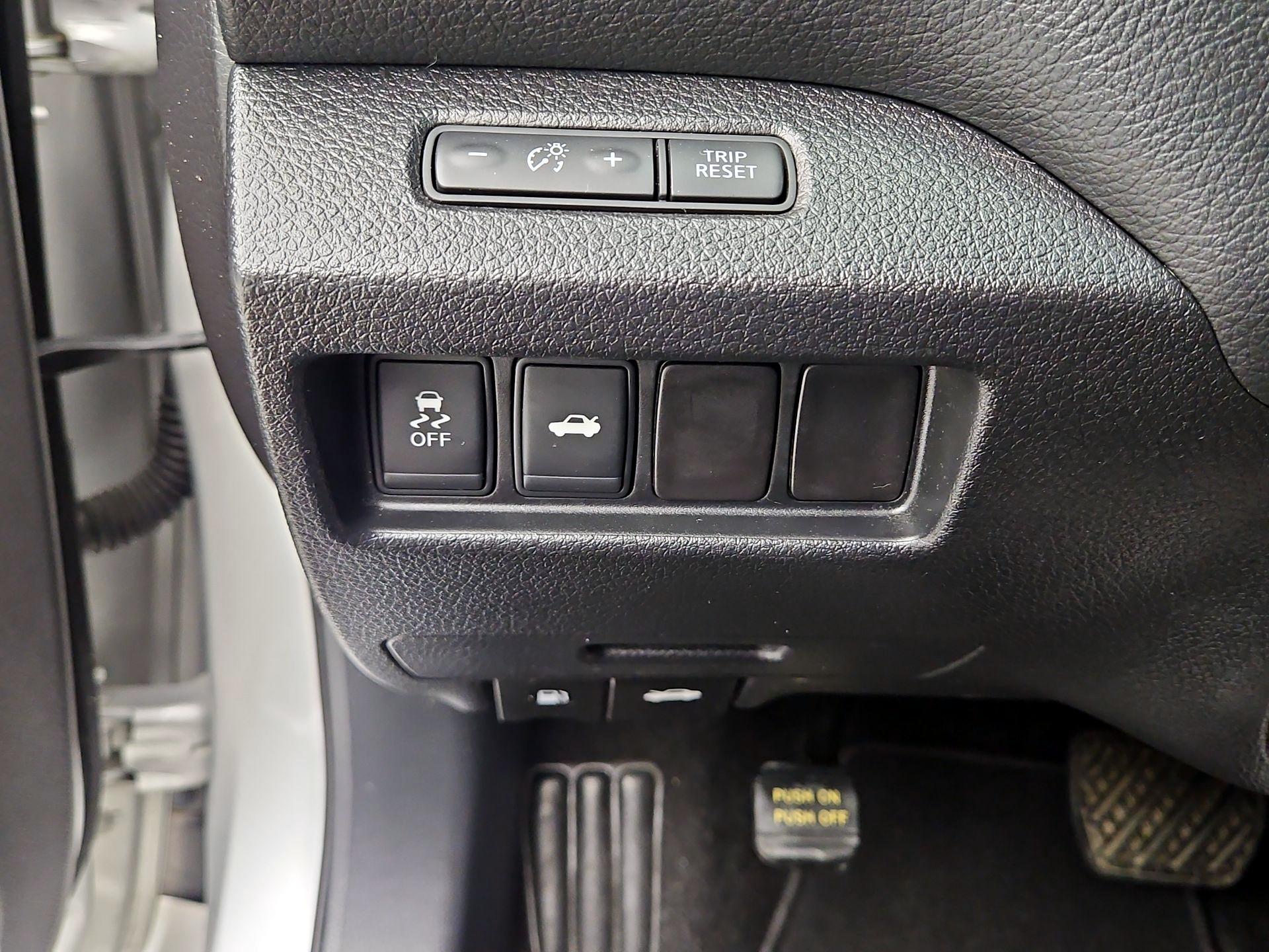 Thumbnail: 2015 Nissan Altima - 13