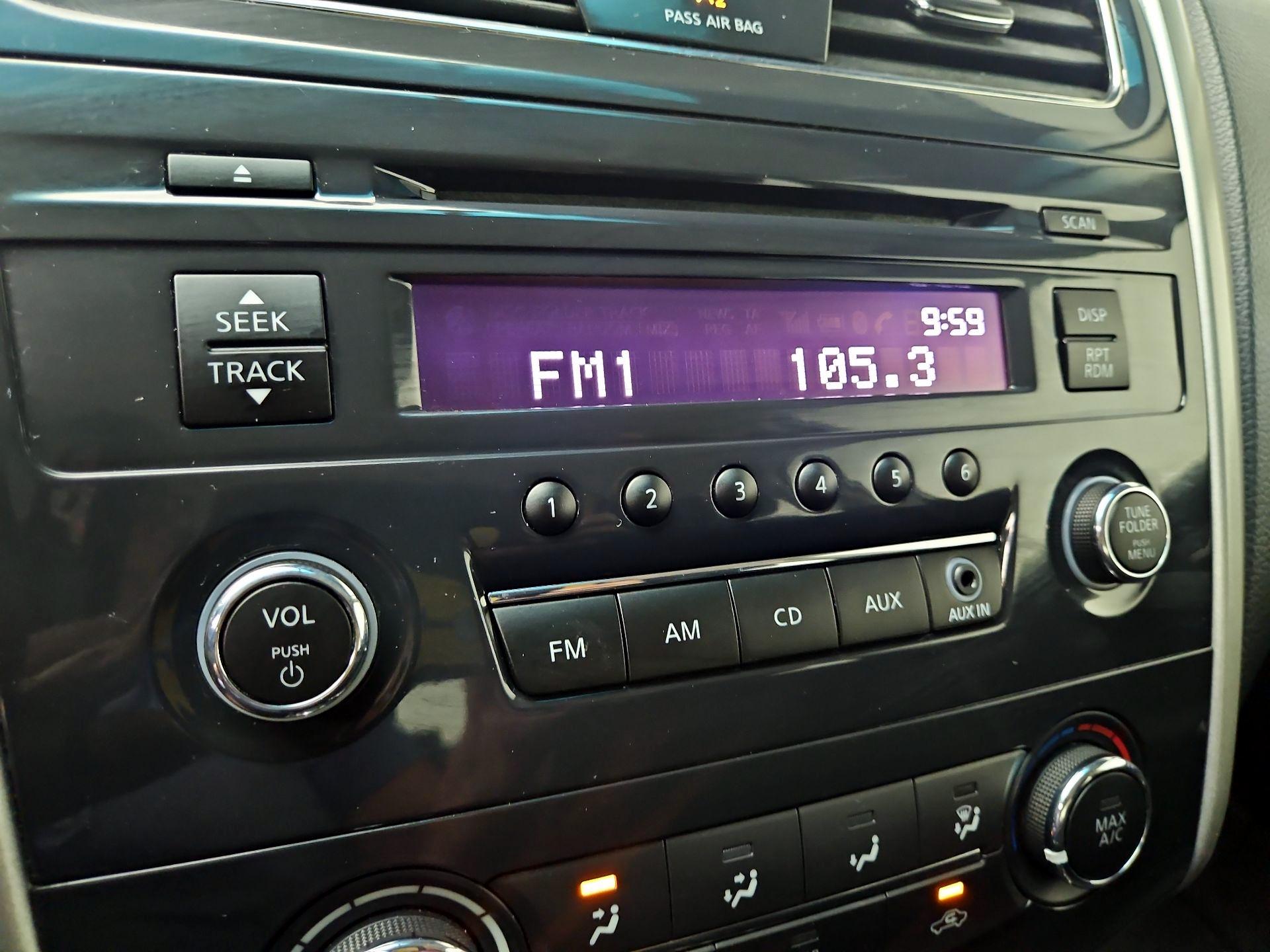 Thumbnail: 2015 Nissan Altima - 14