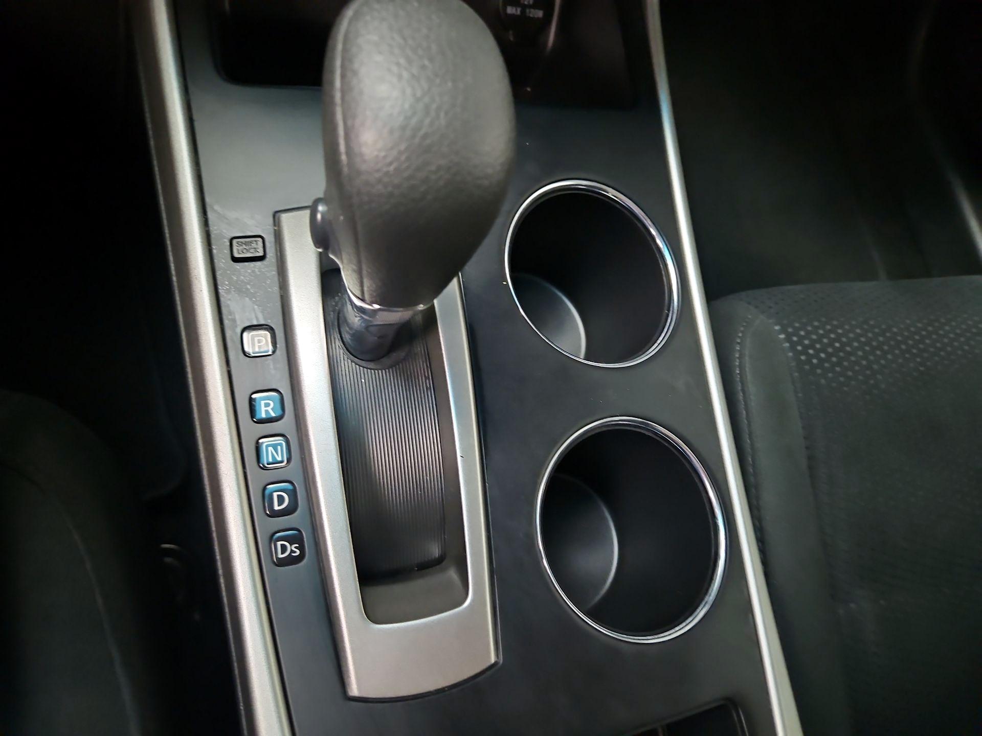 Thumbnail: 2015 Nissan Altima - 16