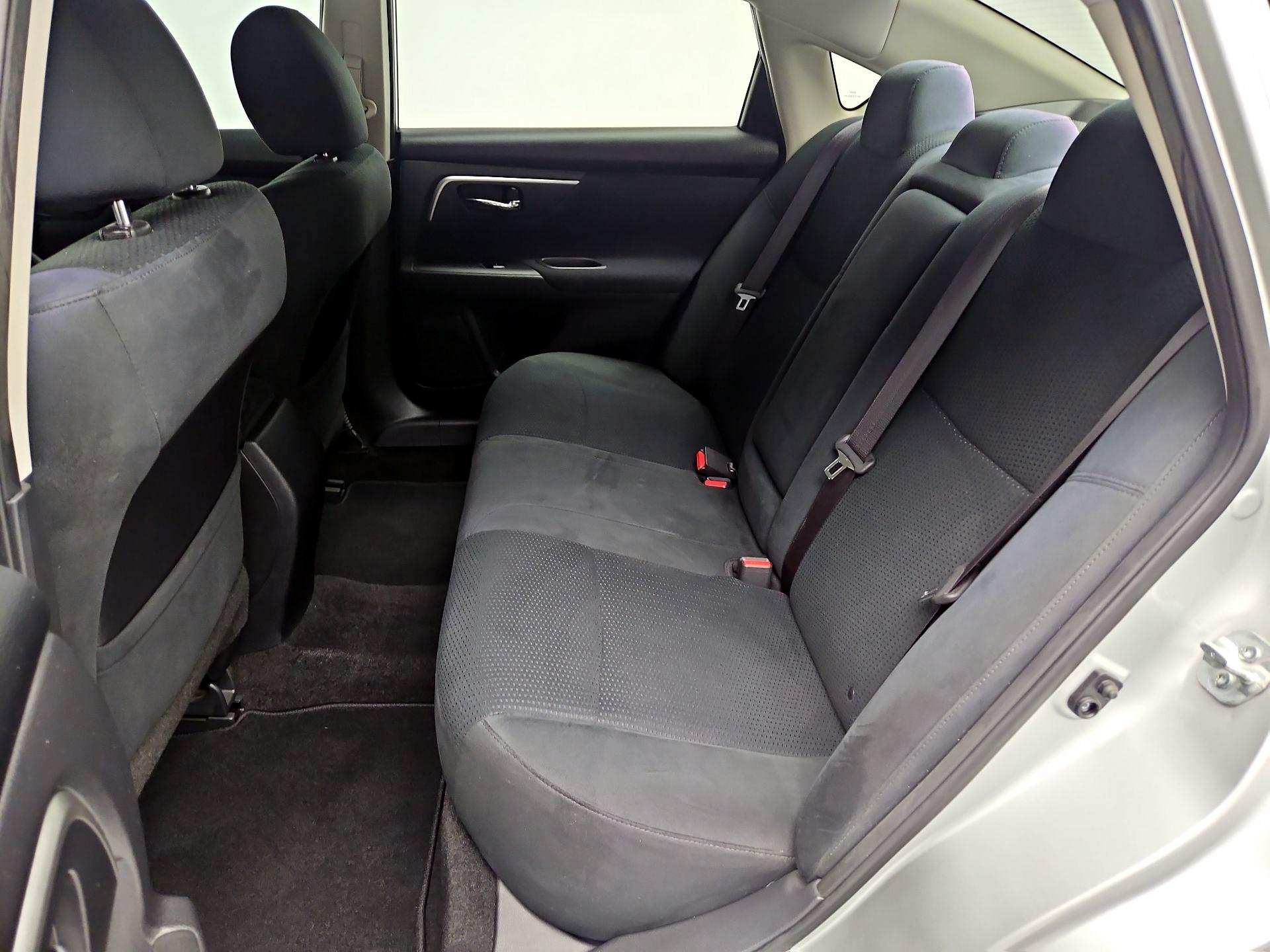 Thumbnail: 2015 Nissan Altima - 18