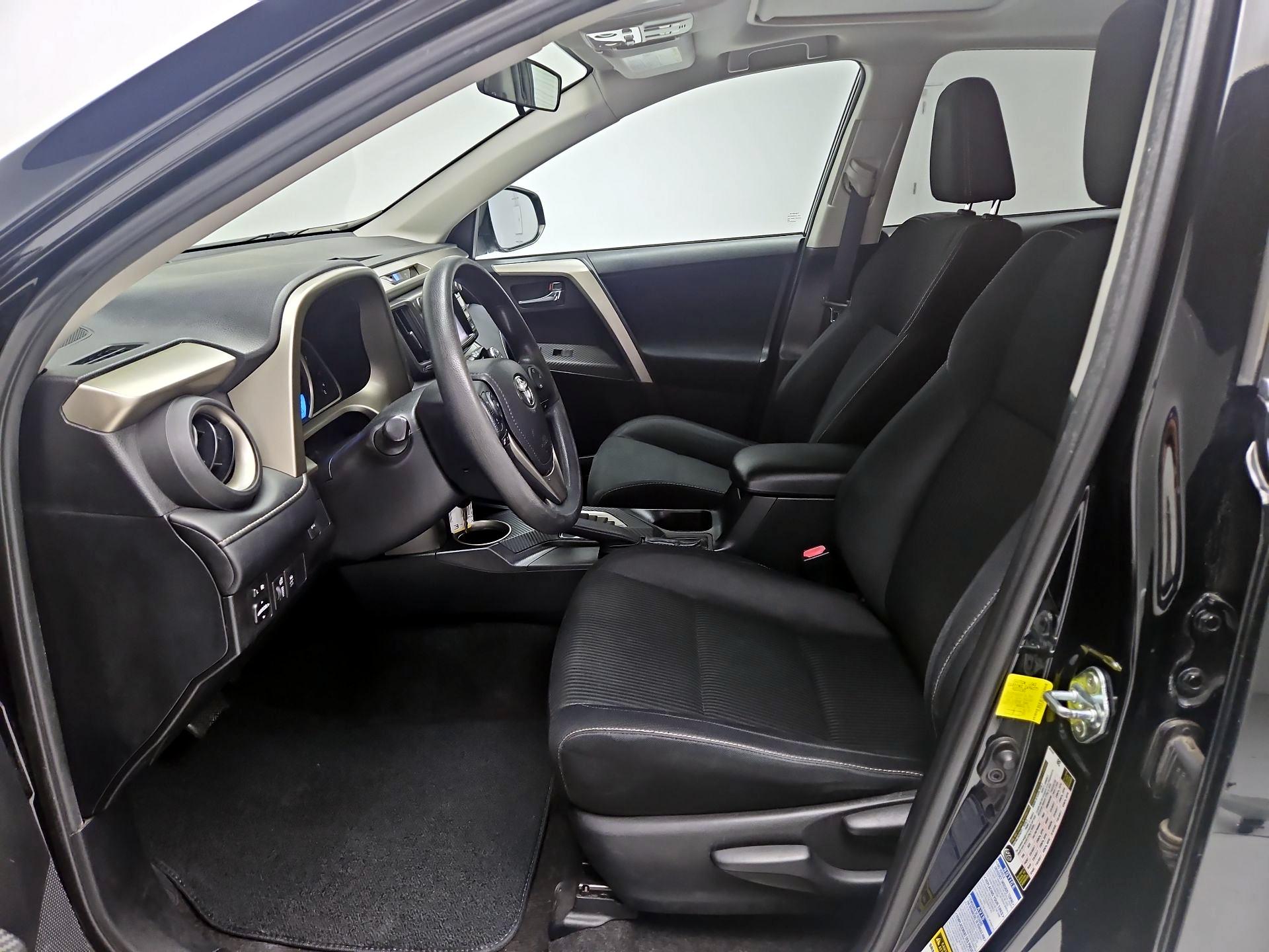 Thumbnail: 2015 Toyota RAV4 - 11