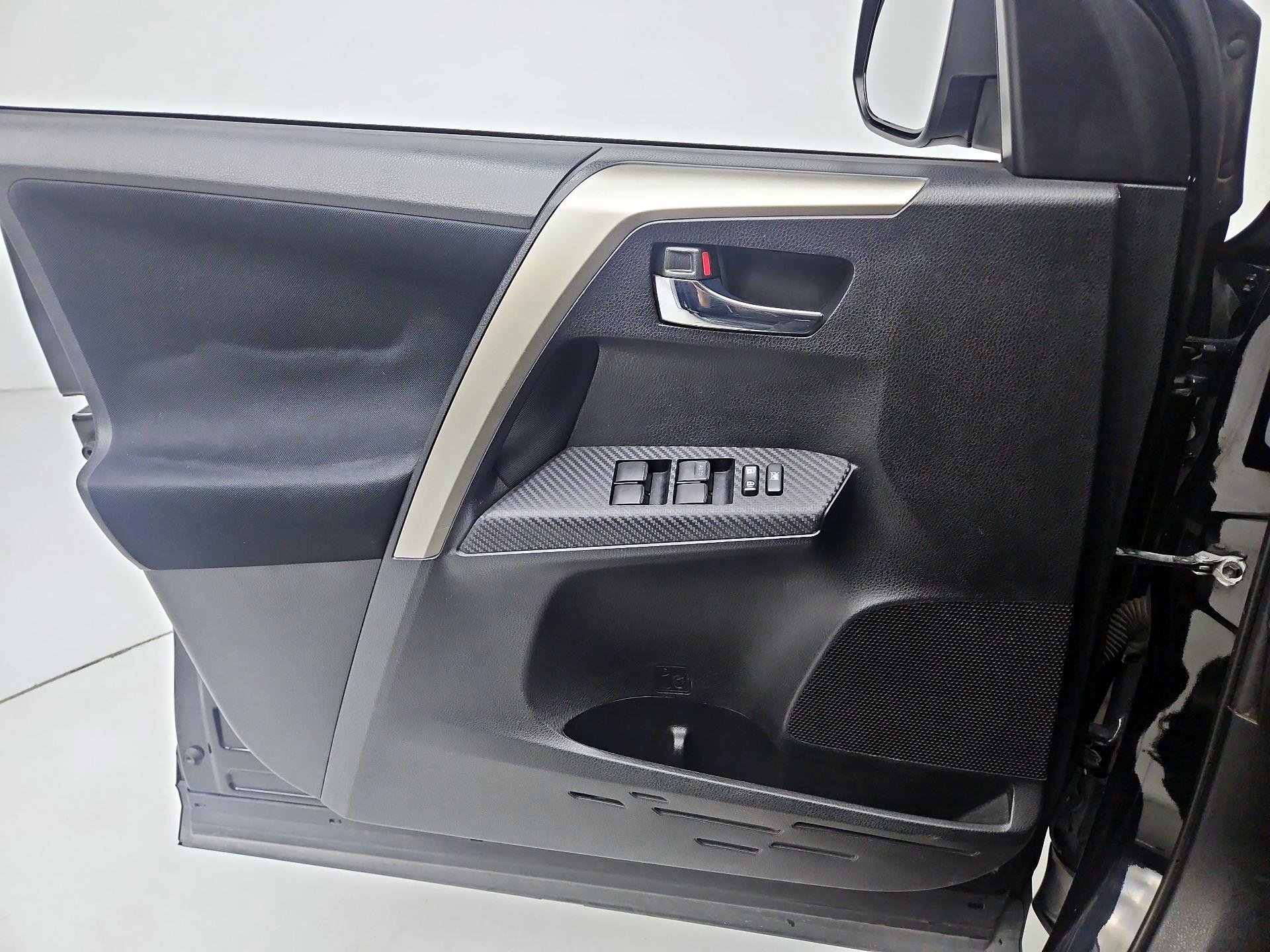 Thumbnail: 2015 Toyota RAV4 - 12