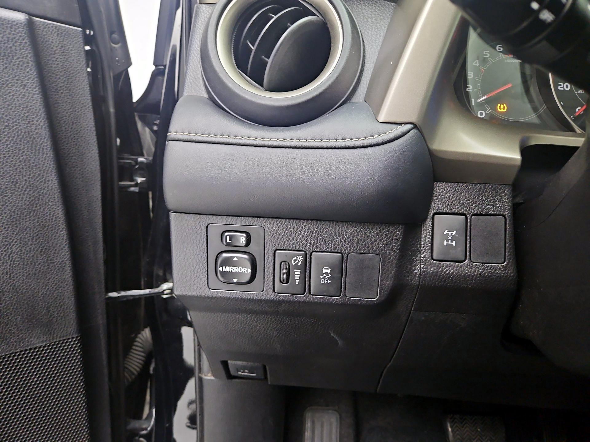 Thumbnail: 2015 Toyota RAV4 - 13