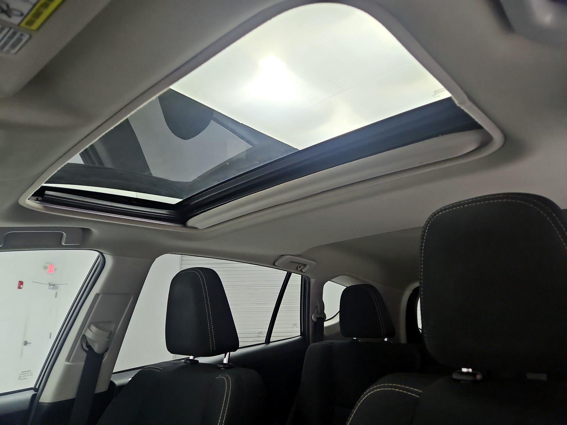 Thumbnail: 2015 Toyota RAV4 - 19