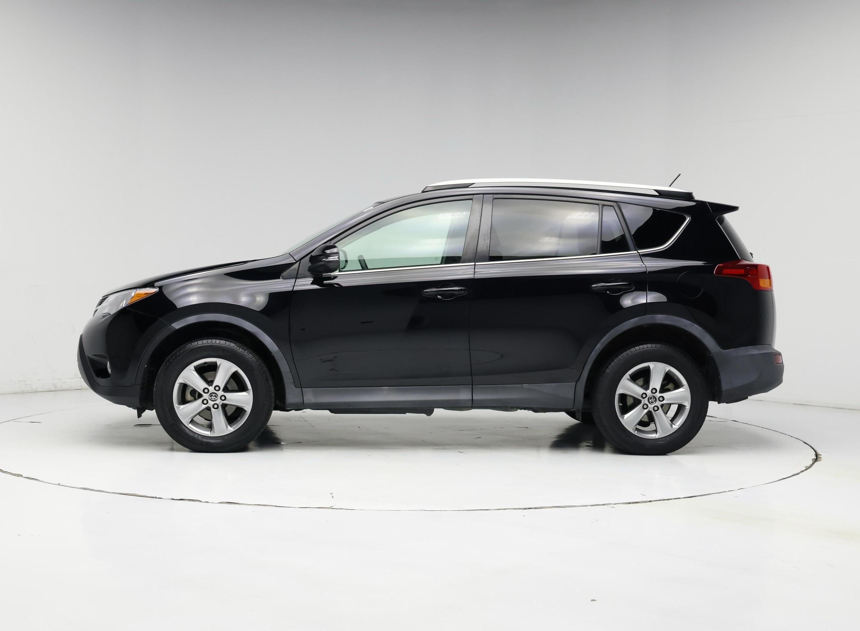Thumbnail: 2015 Toyota RAV4 - 3