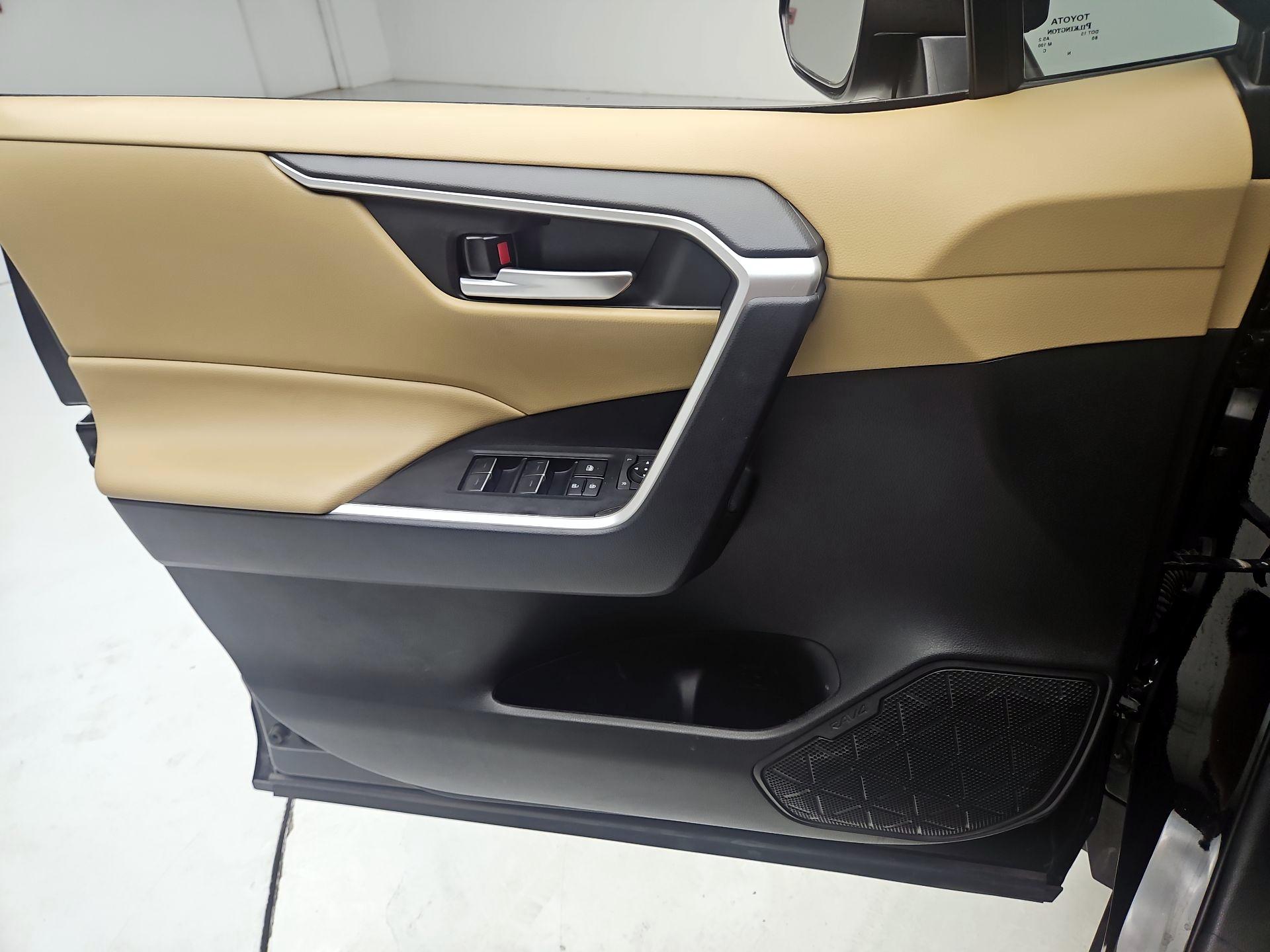 Thumbnail: 2025 Toyota RAV4 - 10