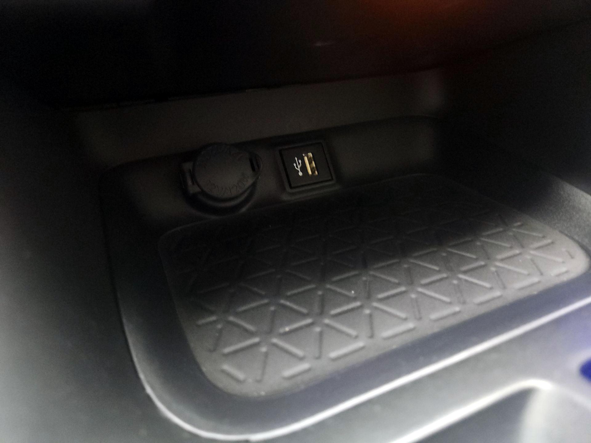 Thumbnail: 2025 Toyota RAV4 - 16