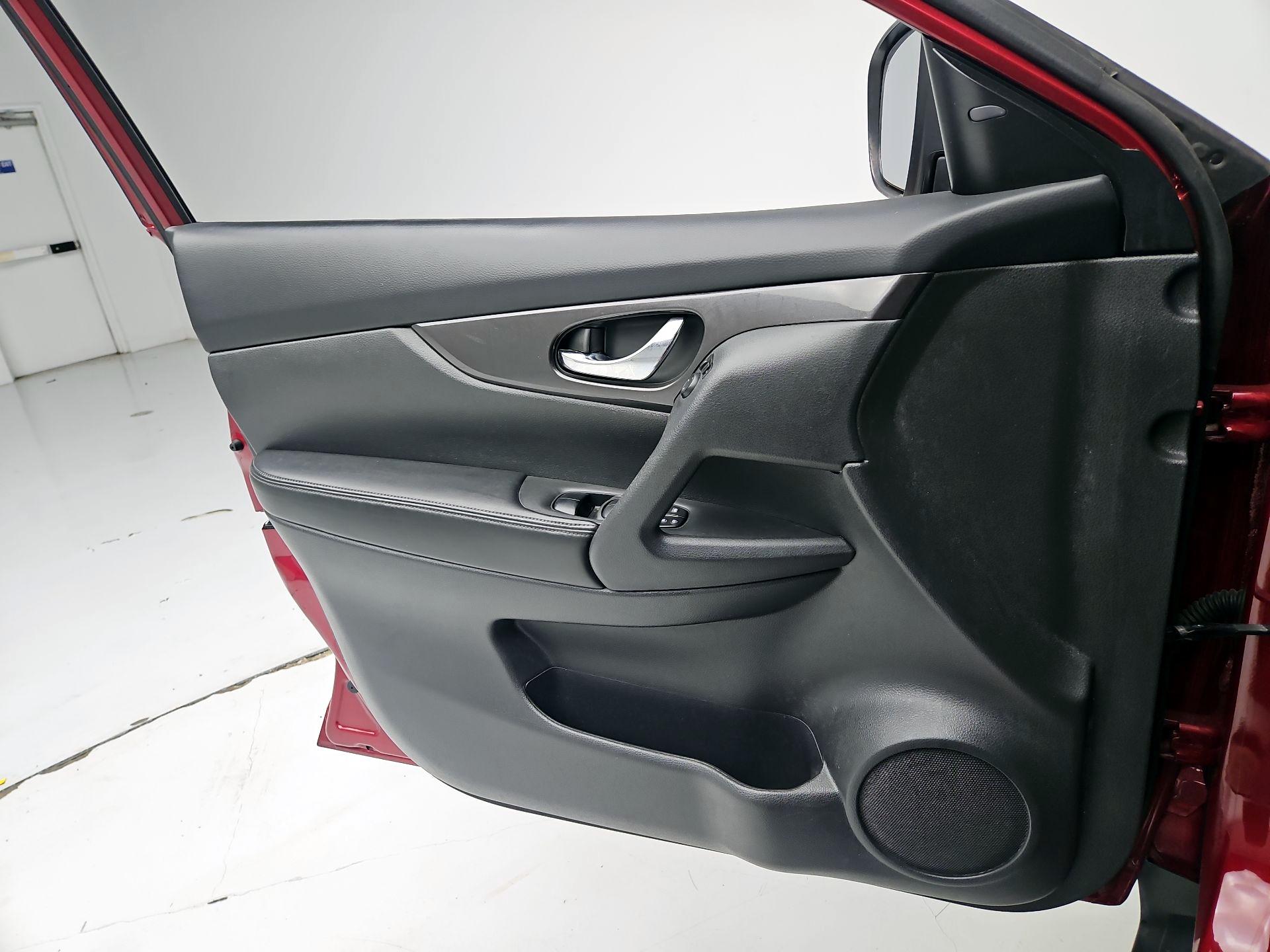 Thumbnail: 2019 Nissan Rogue - 12