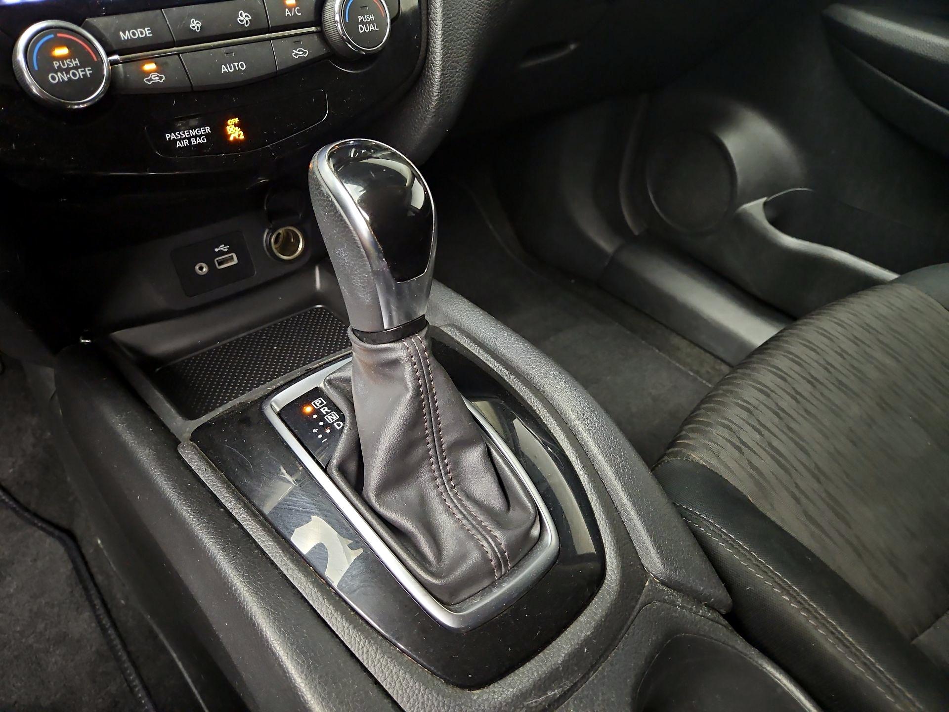 Thumbnail: 2019 Nissan Rogue - 17