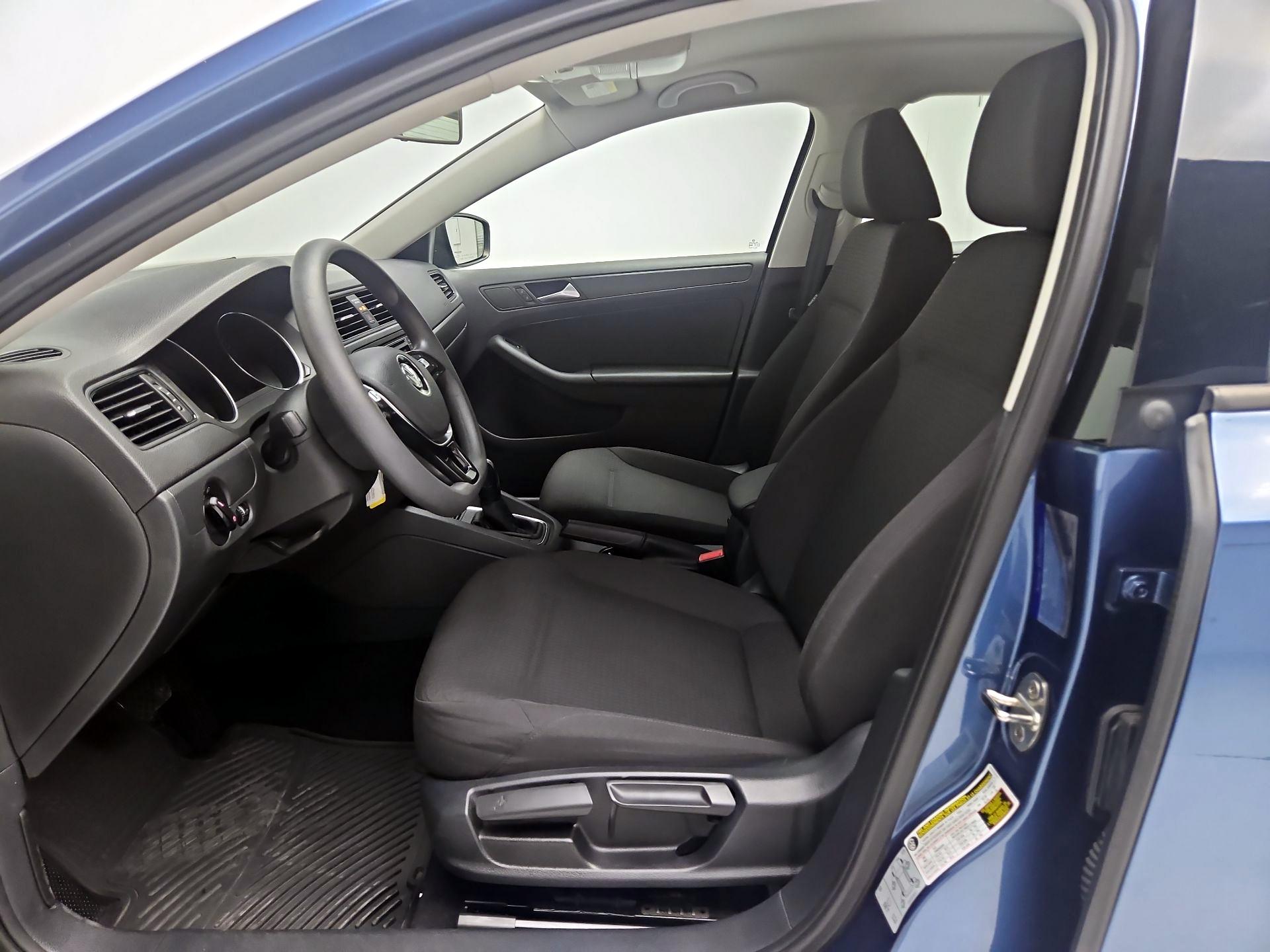 Thumbnail: 2016 Volkswagen Jetta - 11