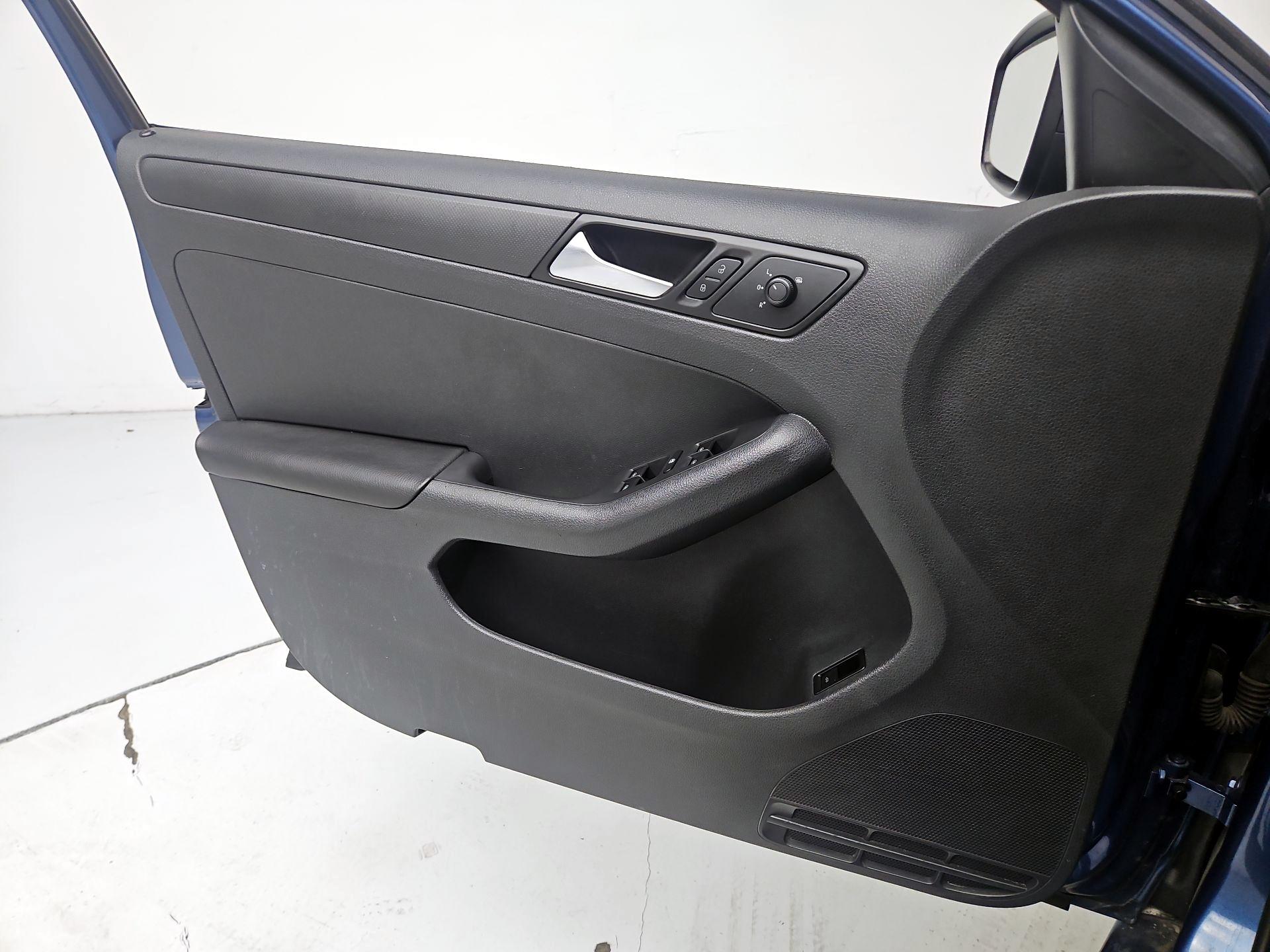 Thumbnail: 2016 Volkswagen Jetta - 12