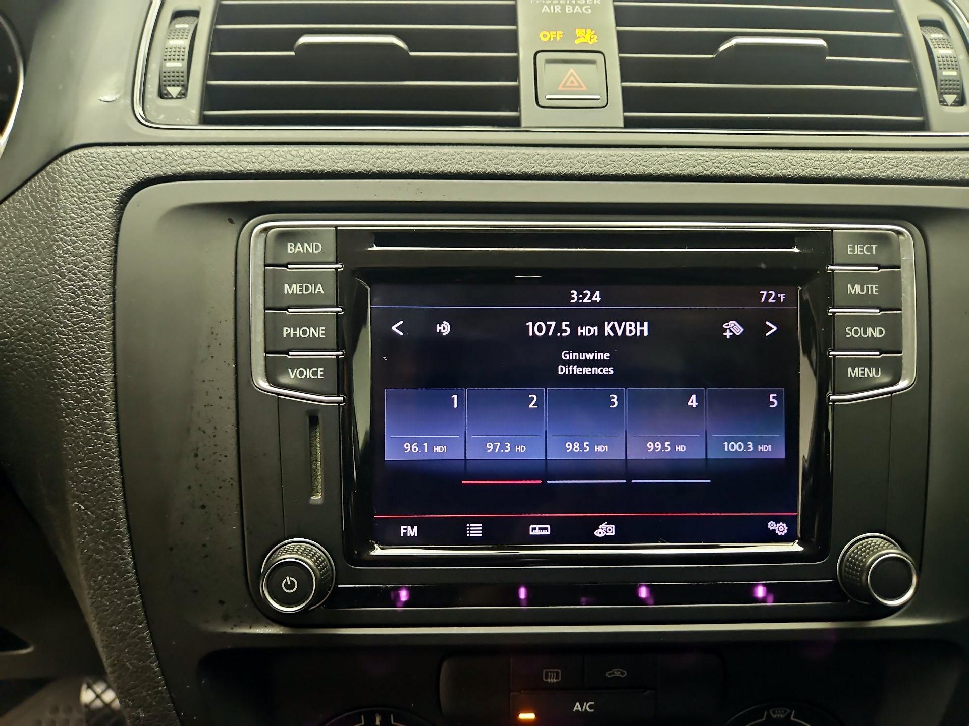 Thumbnail: 2016 Volkswagen Jetta - 15