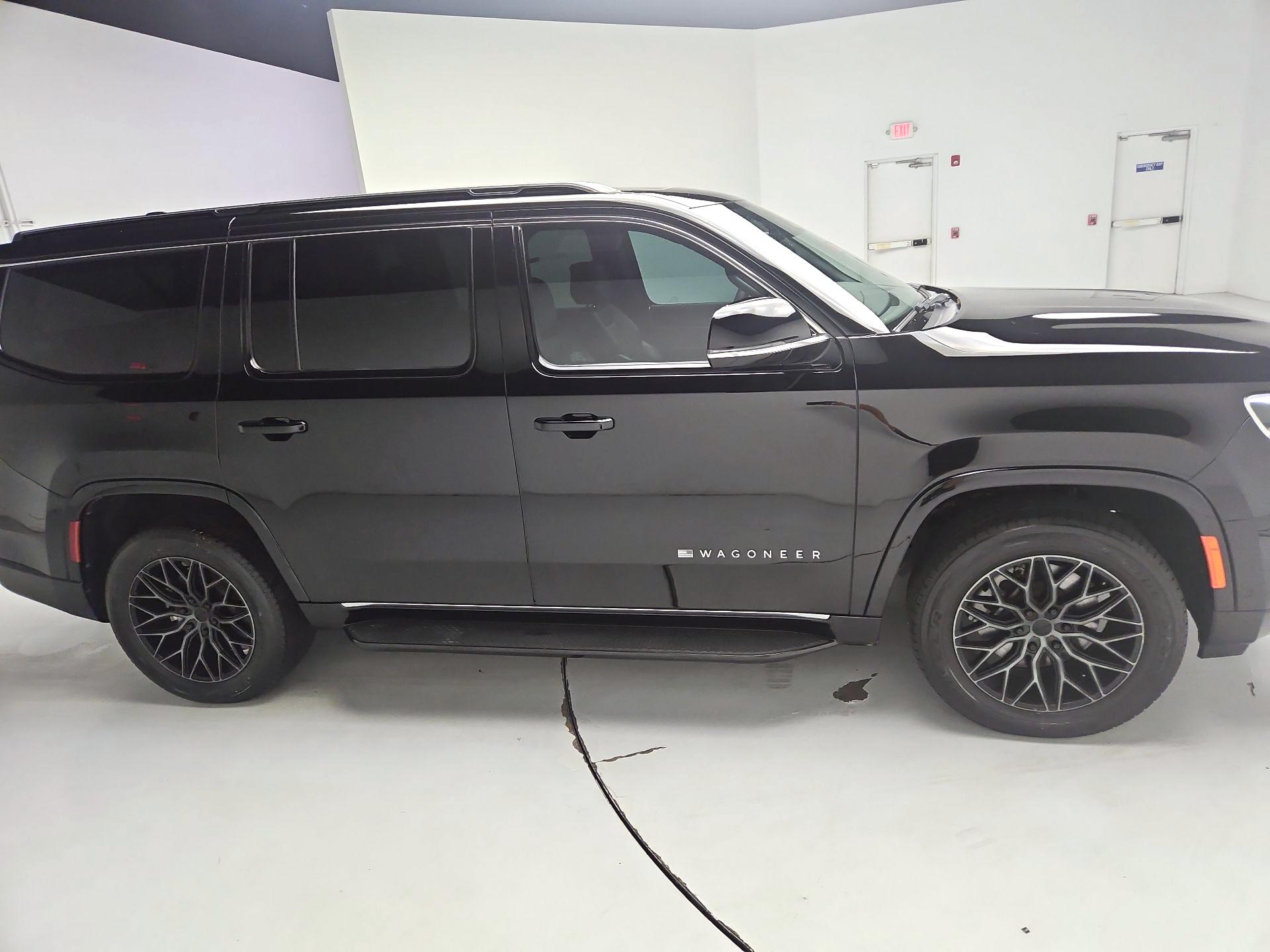 Thumbnail: 2023 Jeep Wagoneer - 4