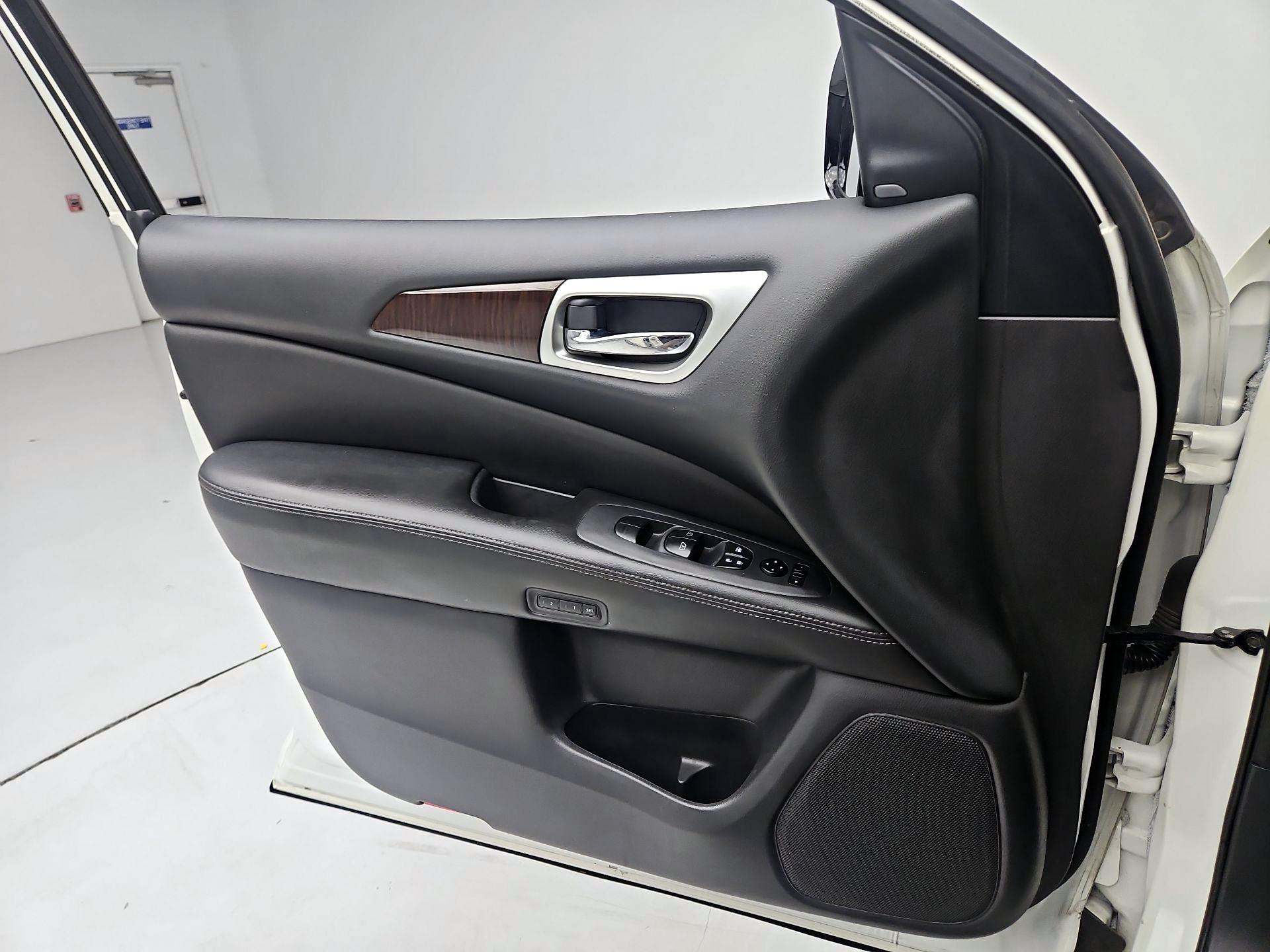 Thumbnail: 2015 Nissan Pathfinder - 10