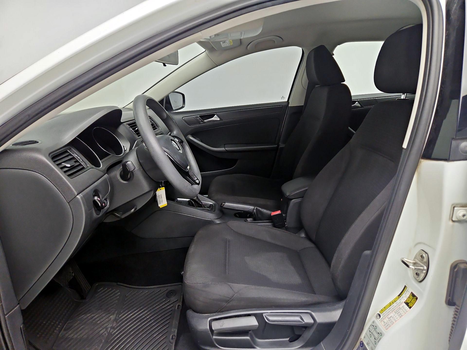 Thumbnail: 2016 Volkswagen Jetta - 11