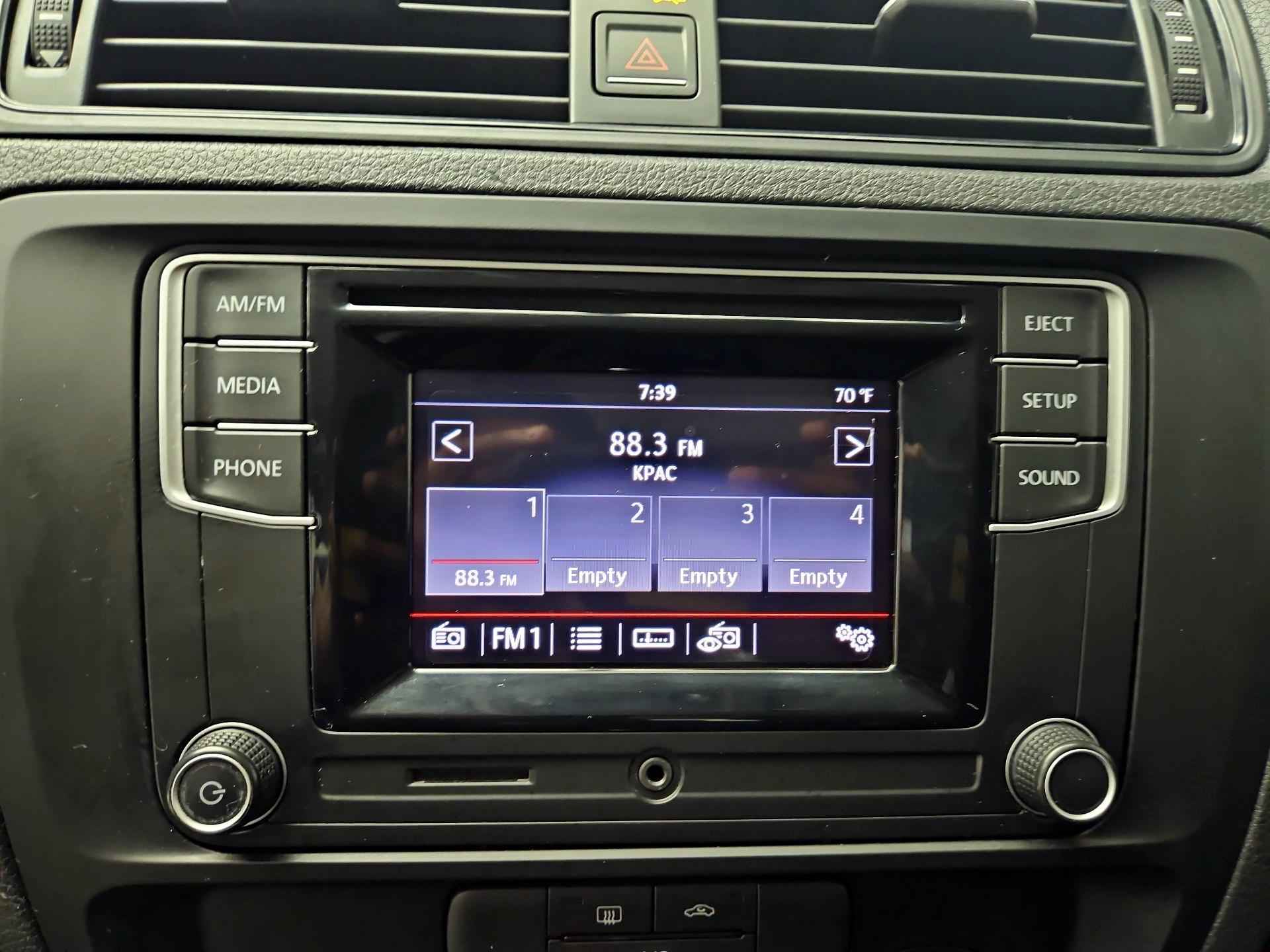 Thumbnail: 2016 Volkswagen Jetta - 14