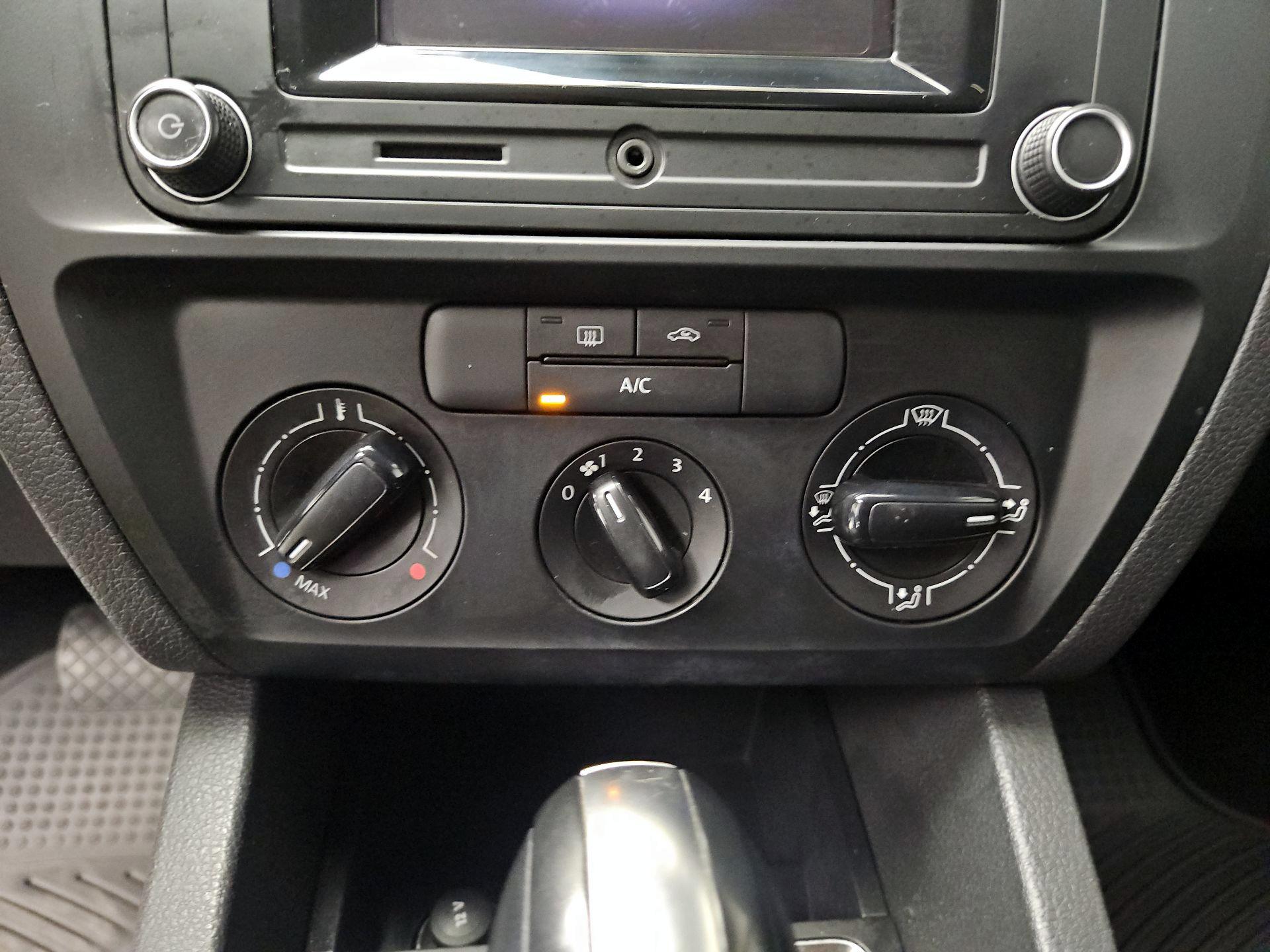 Thumbnail: 2016 Volkswagen Jetta - 15