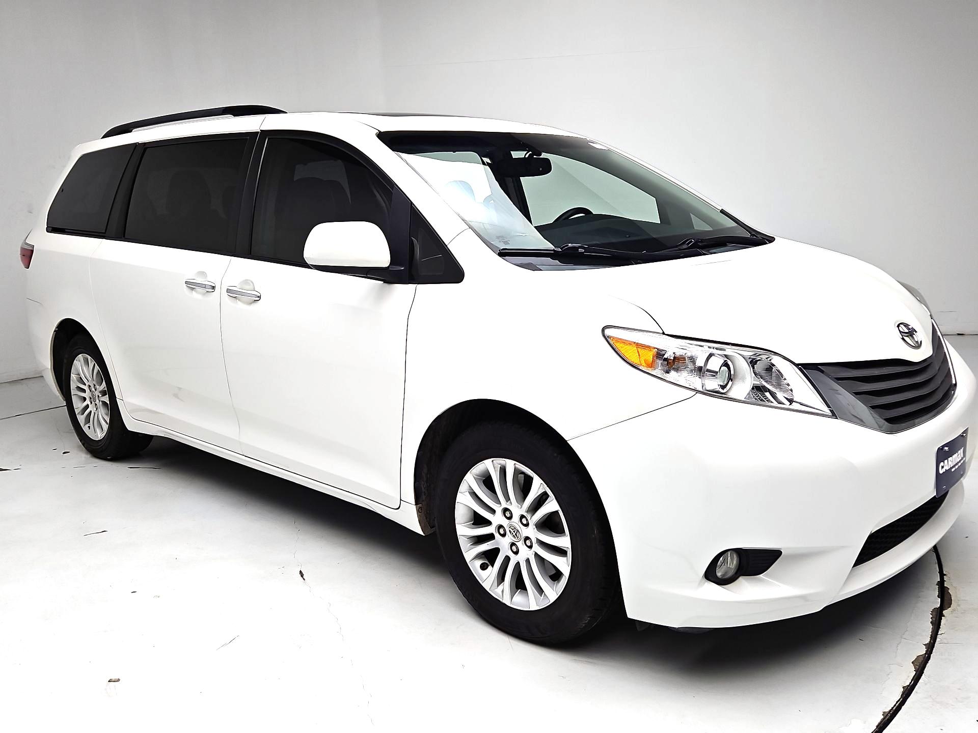 Thumbnail: 2015 Toyota Sienna - 1