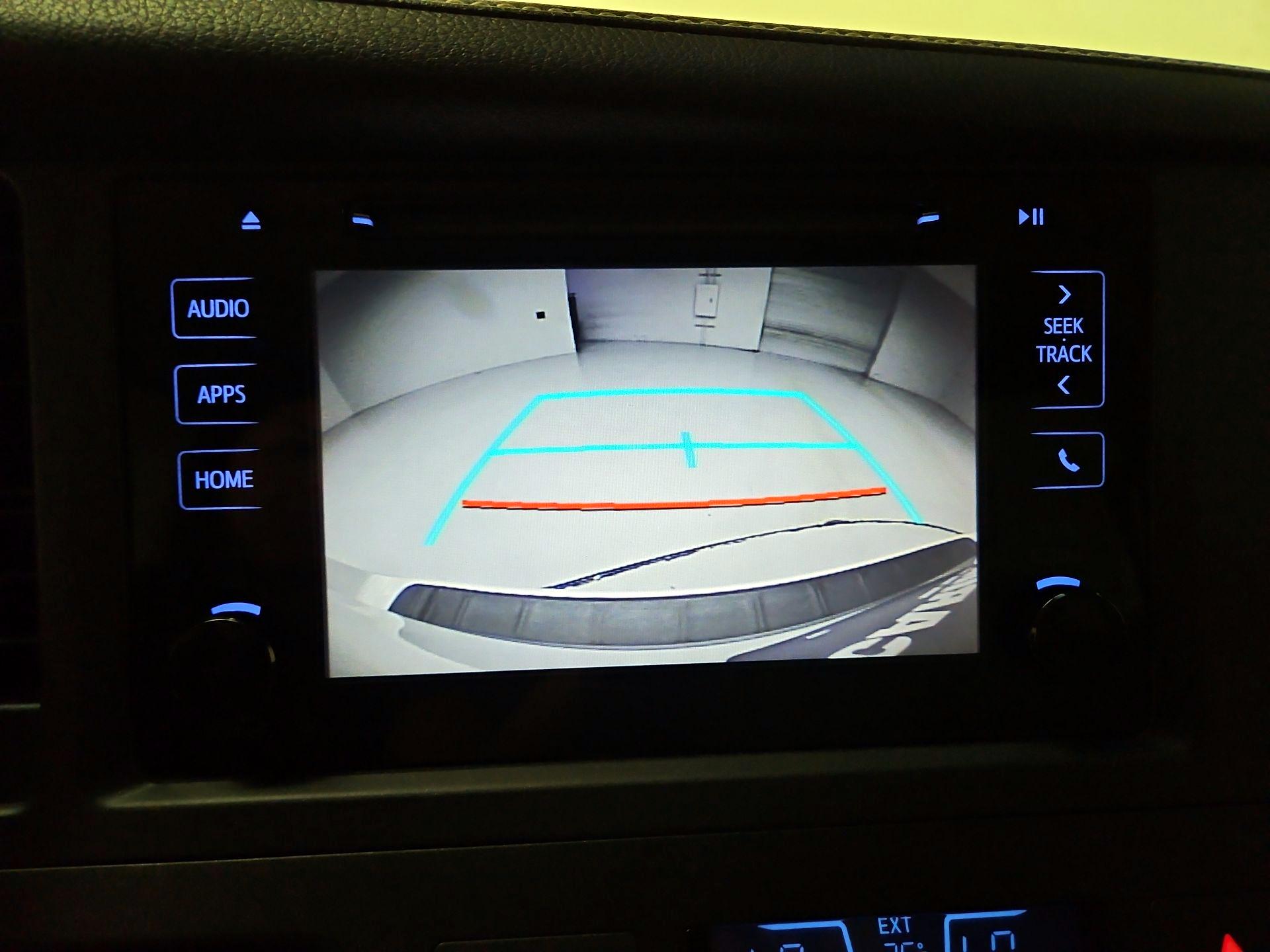 Thumbnail: 2015 Toyota Sienna - 12