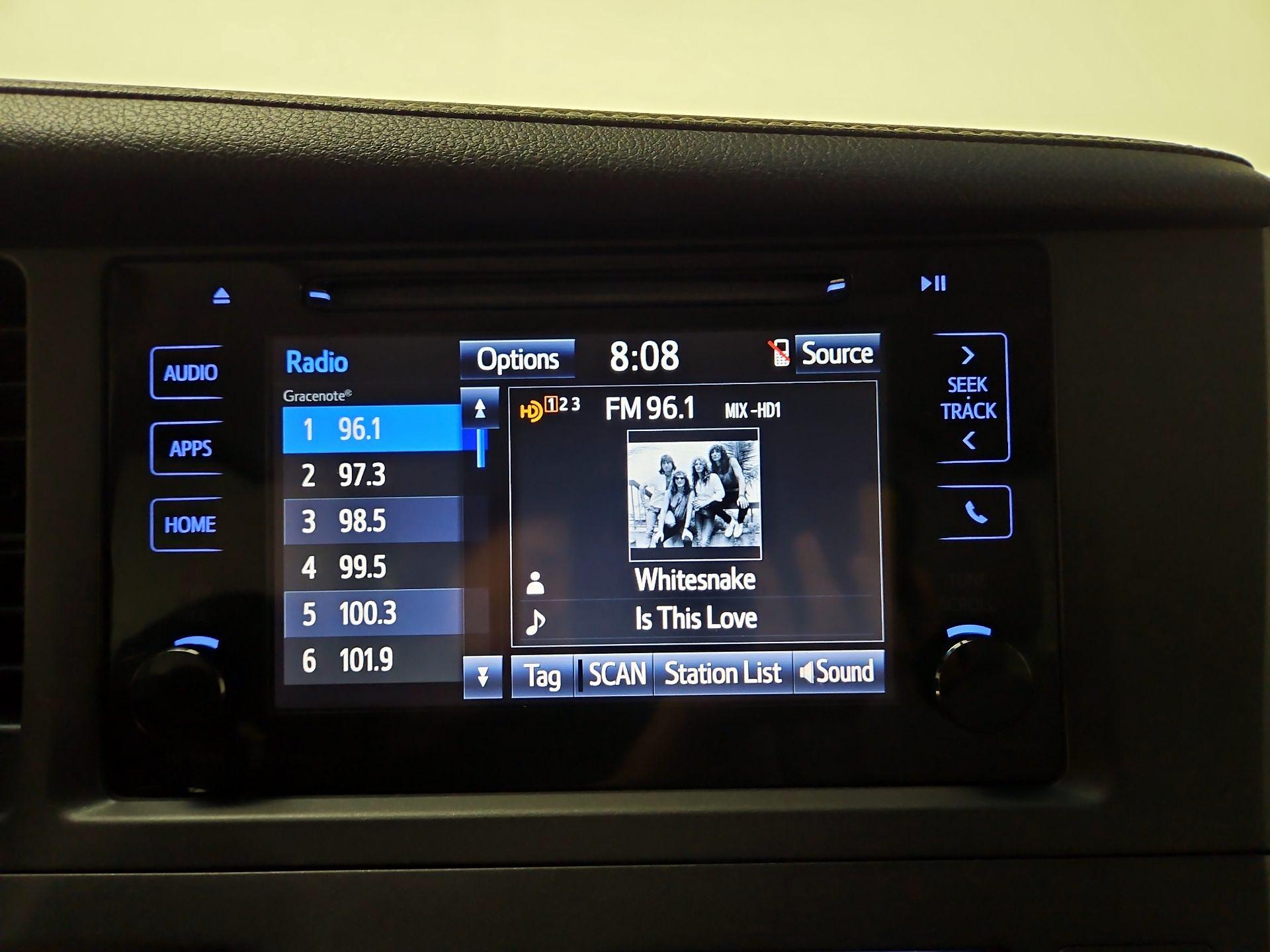 Thumbnail: 2015 Toyota Sienna - 13