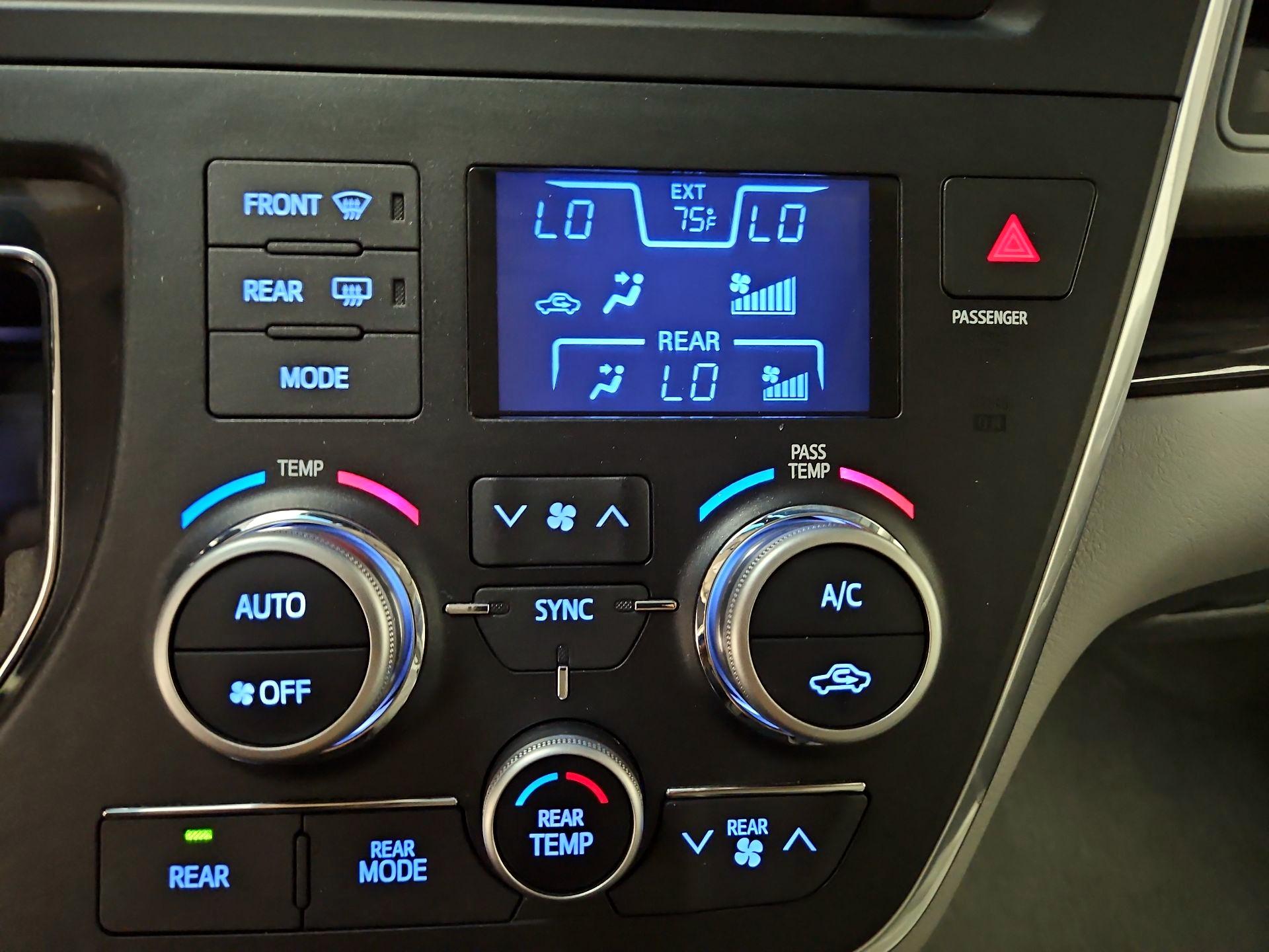 Thumbnail: 2015 Toyota Sienna - 14
