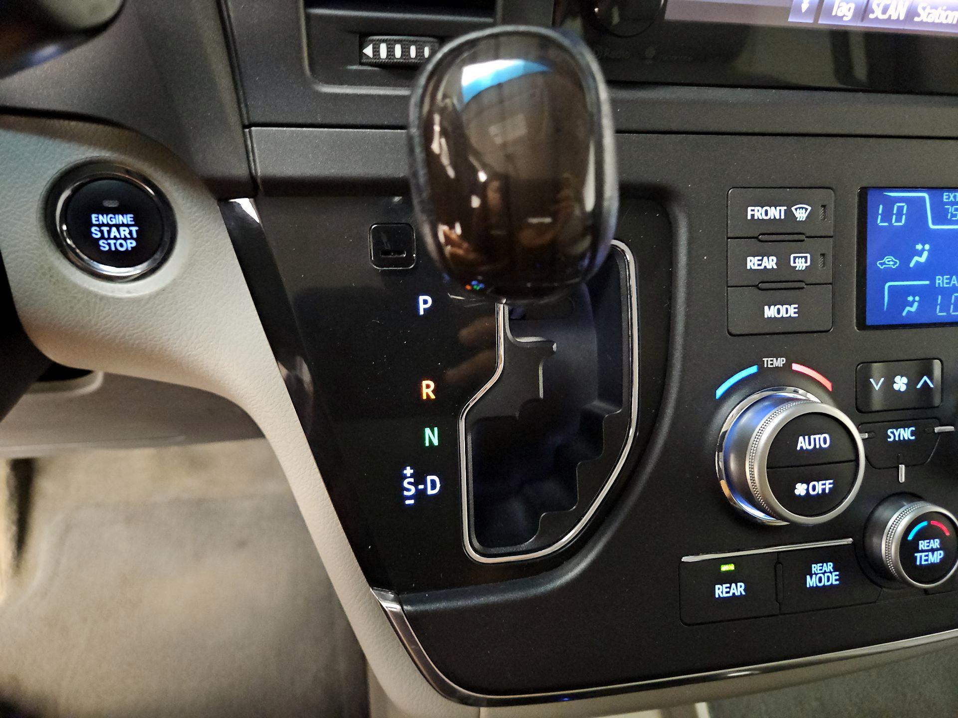 Thumbnail: 2015 Toyota Sienna - 15