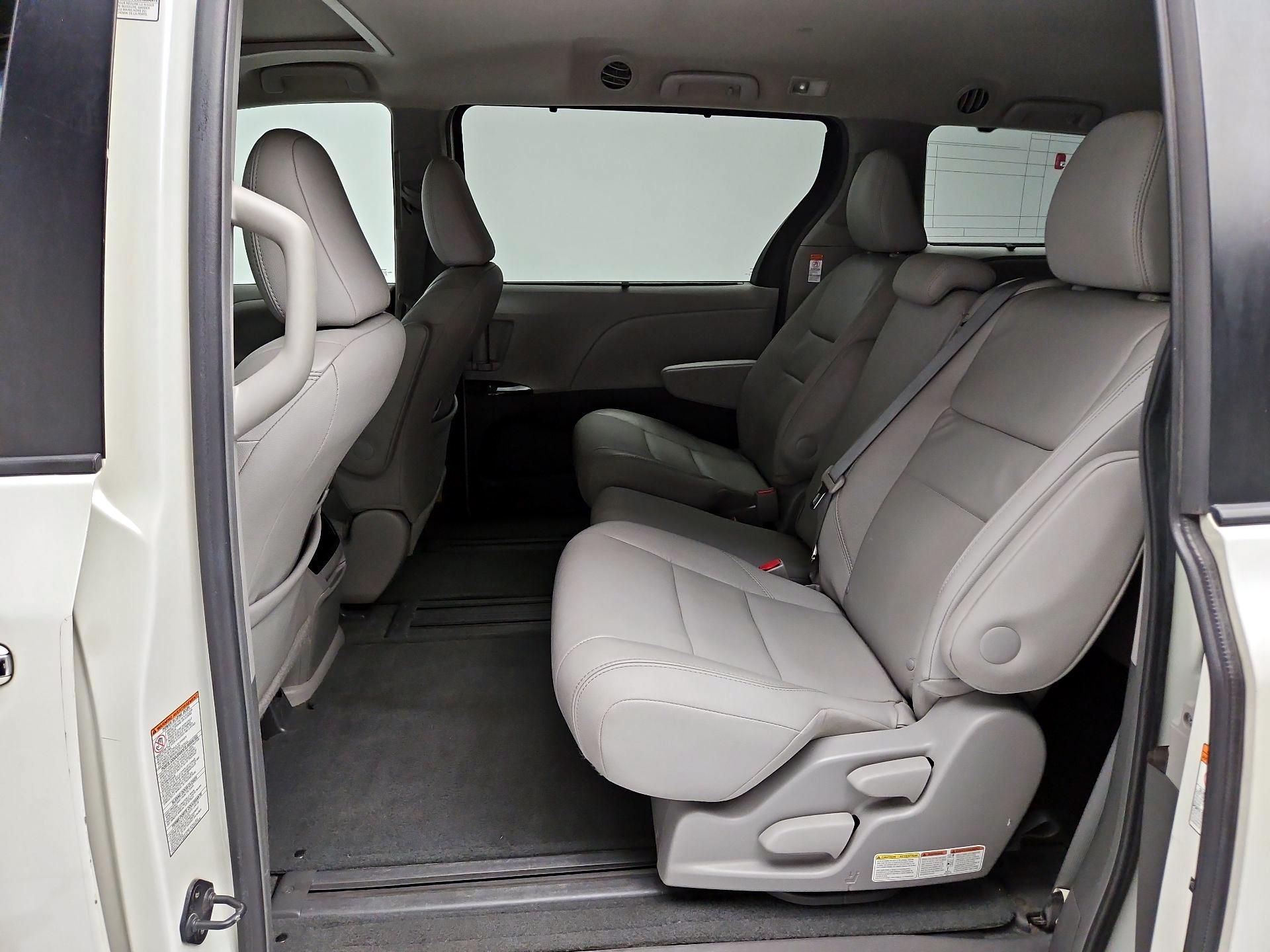 Thumbnail: 2015 Toyota Sienna - 18