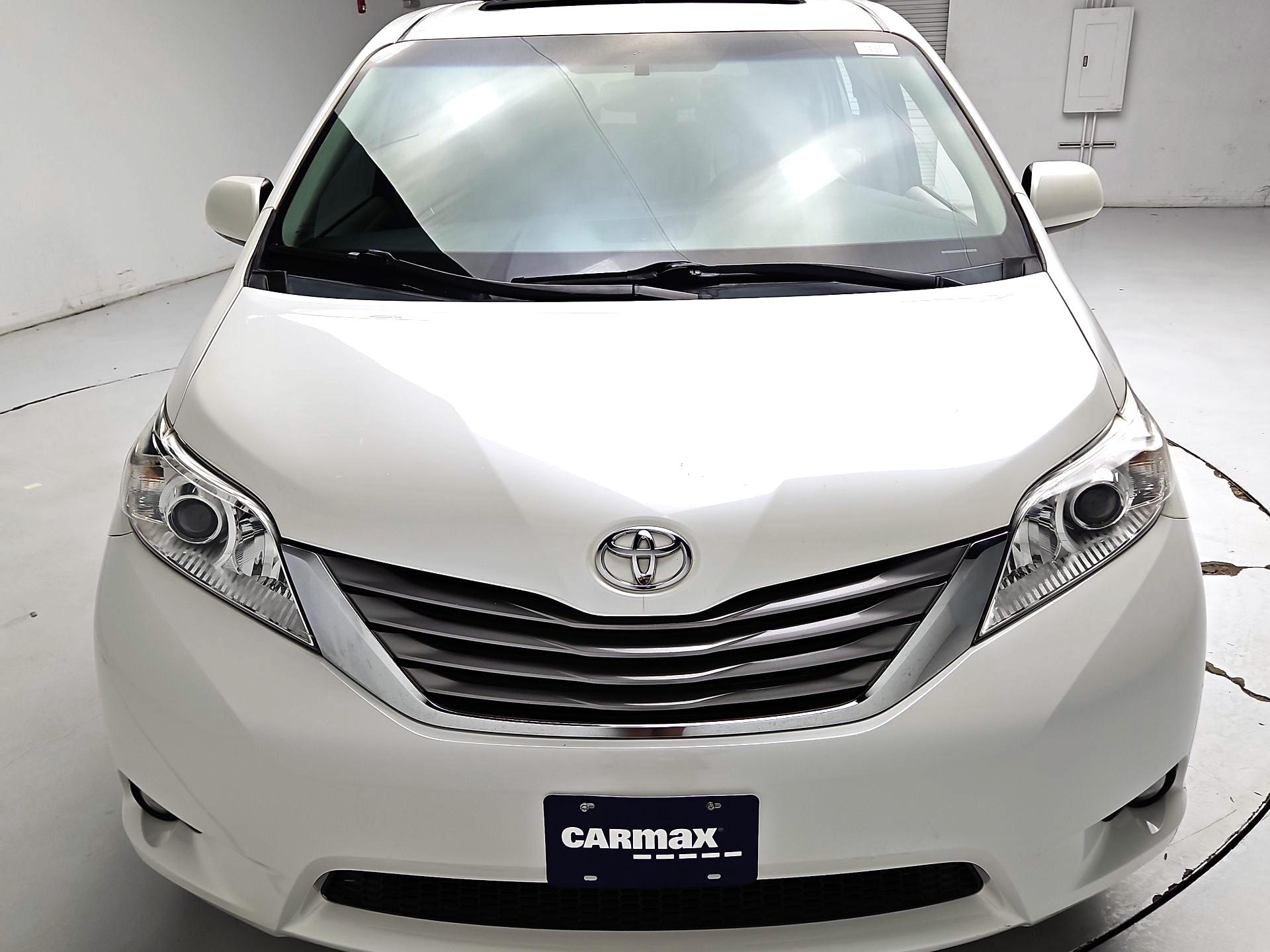 Thumbnail: 2015 Toyota Sienna - 2