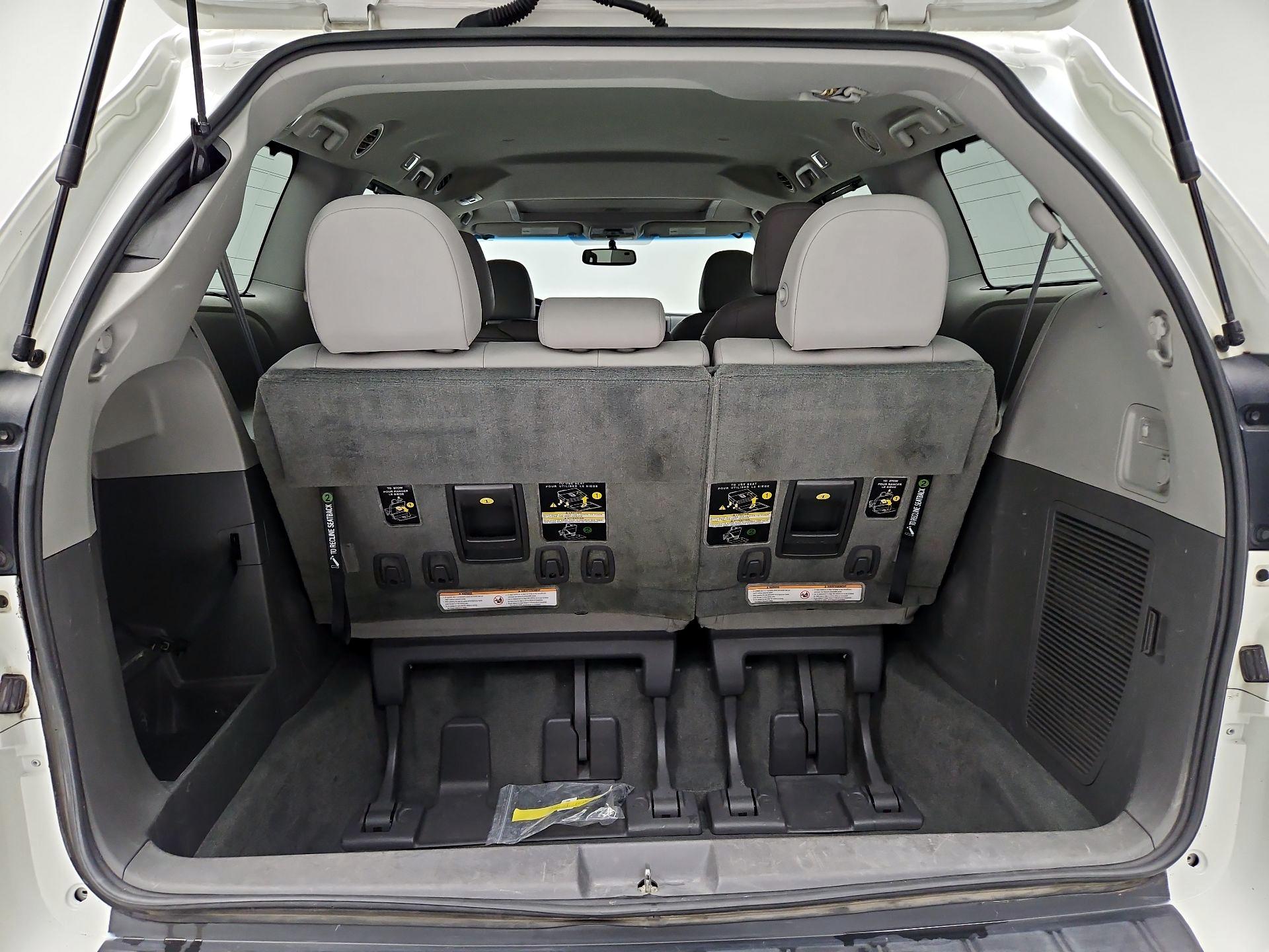 Thumbnail: 2015 Toyota Sienna - 20