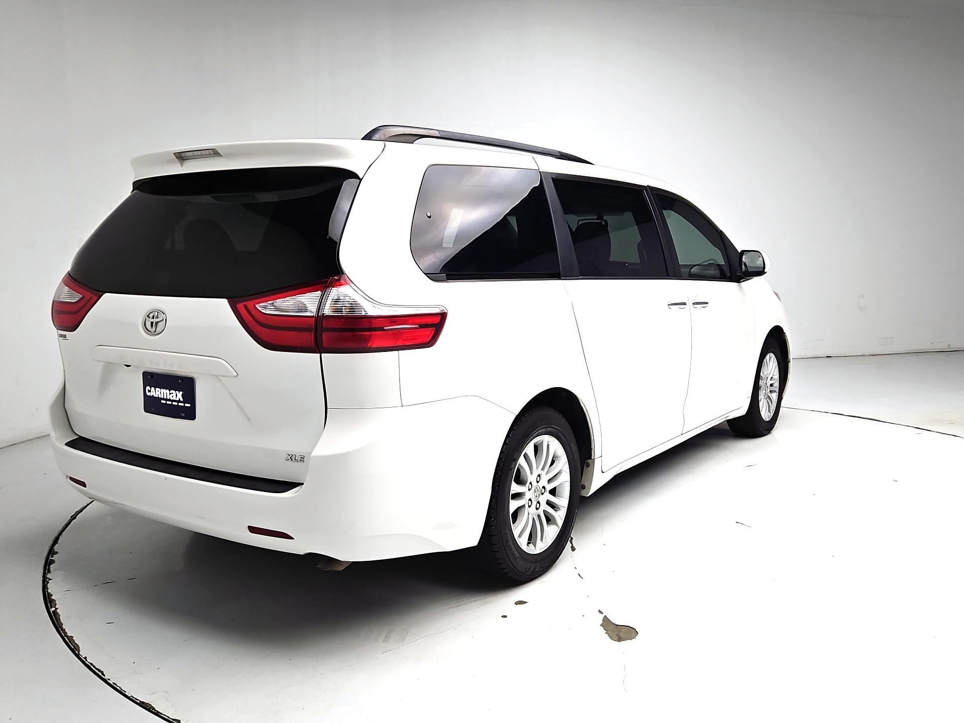 Thumbnail: 2015 Toyota Sienna - 5