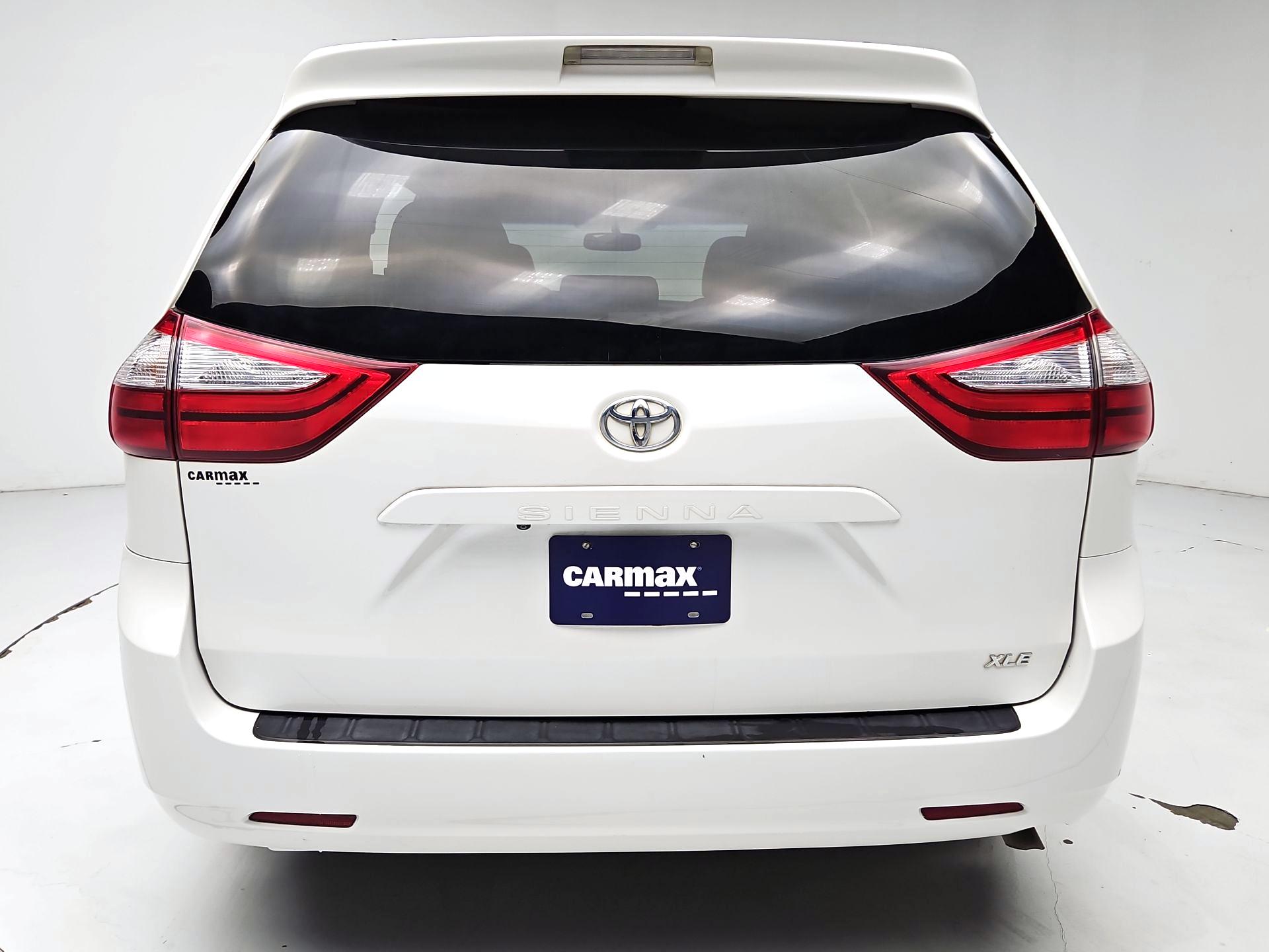Thumbnail: 2015 Toyota Sienna - 6