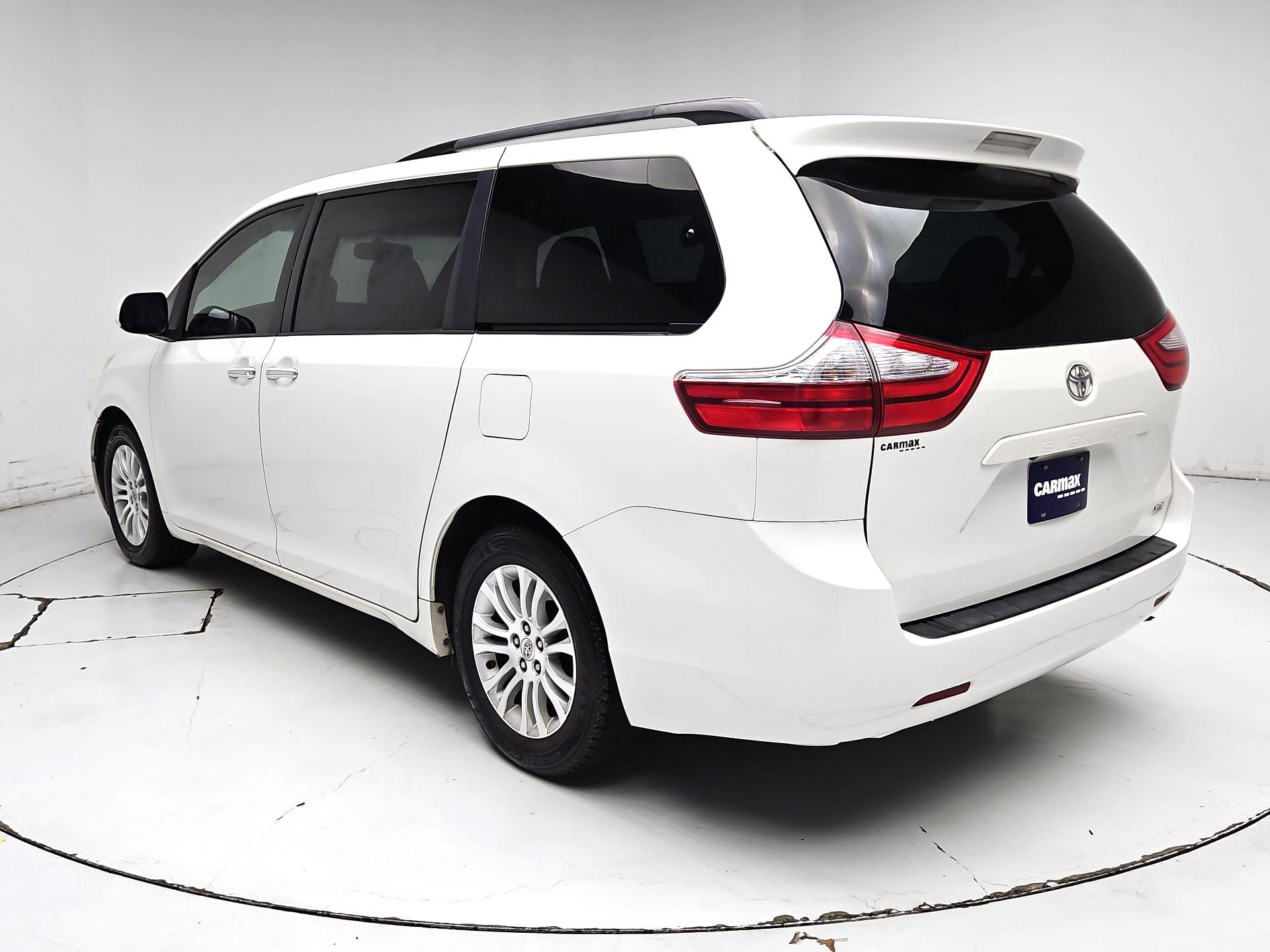 Thumbnail: 2015 Toyota Sienna - 7