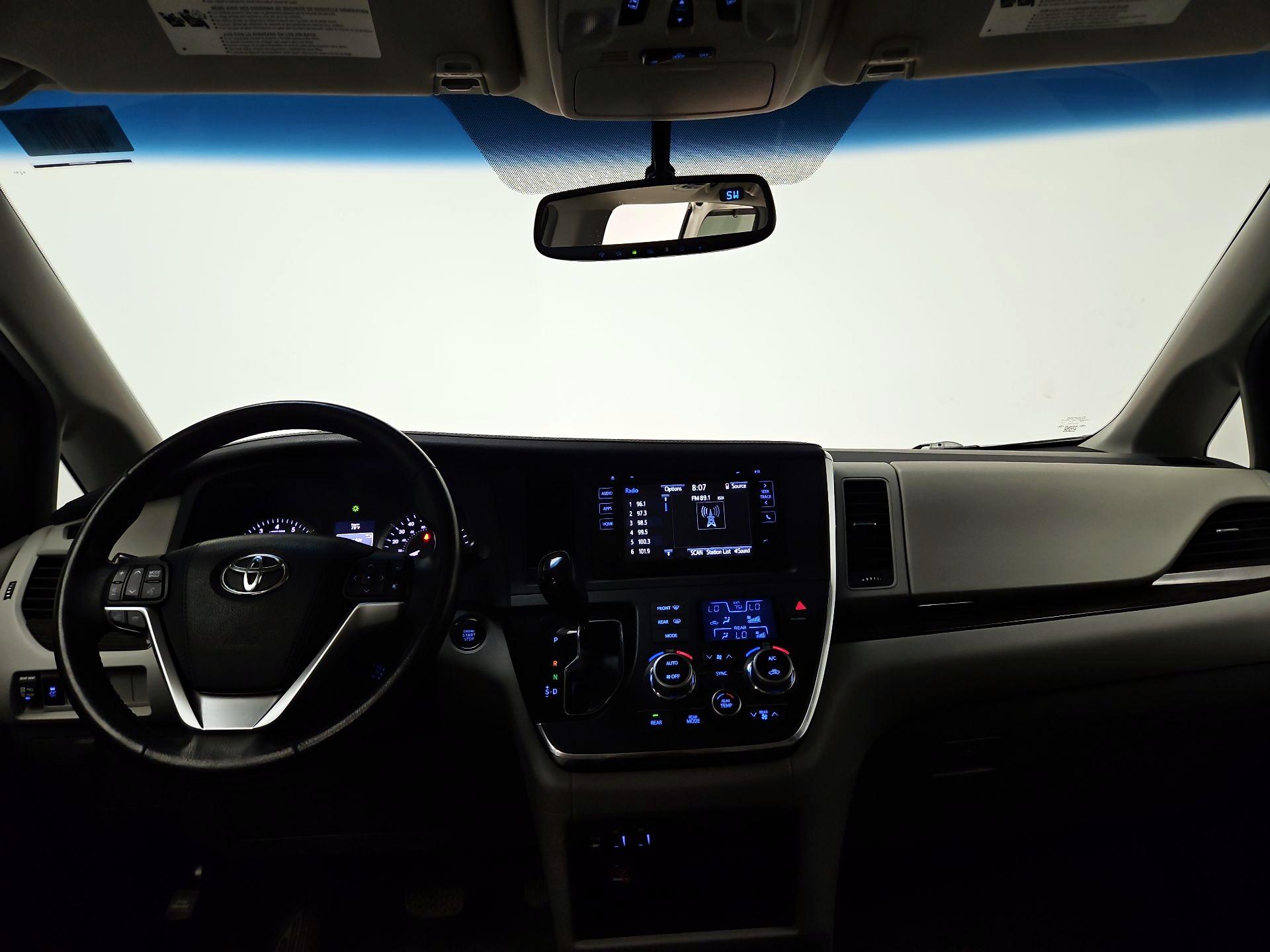 Thumbnail: 2015 Toyota Sienna - 8