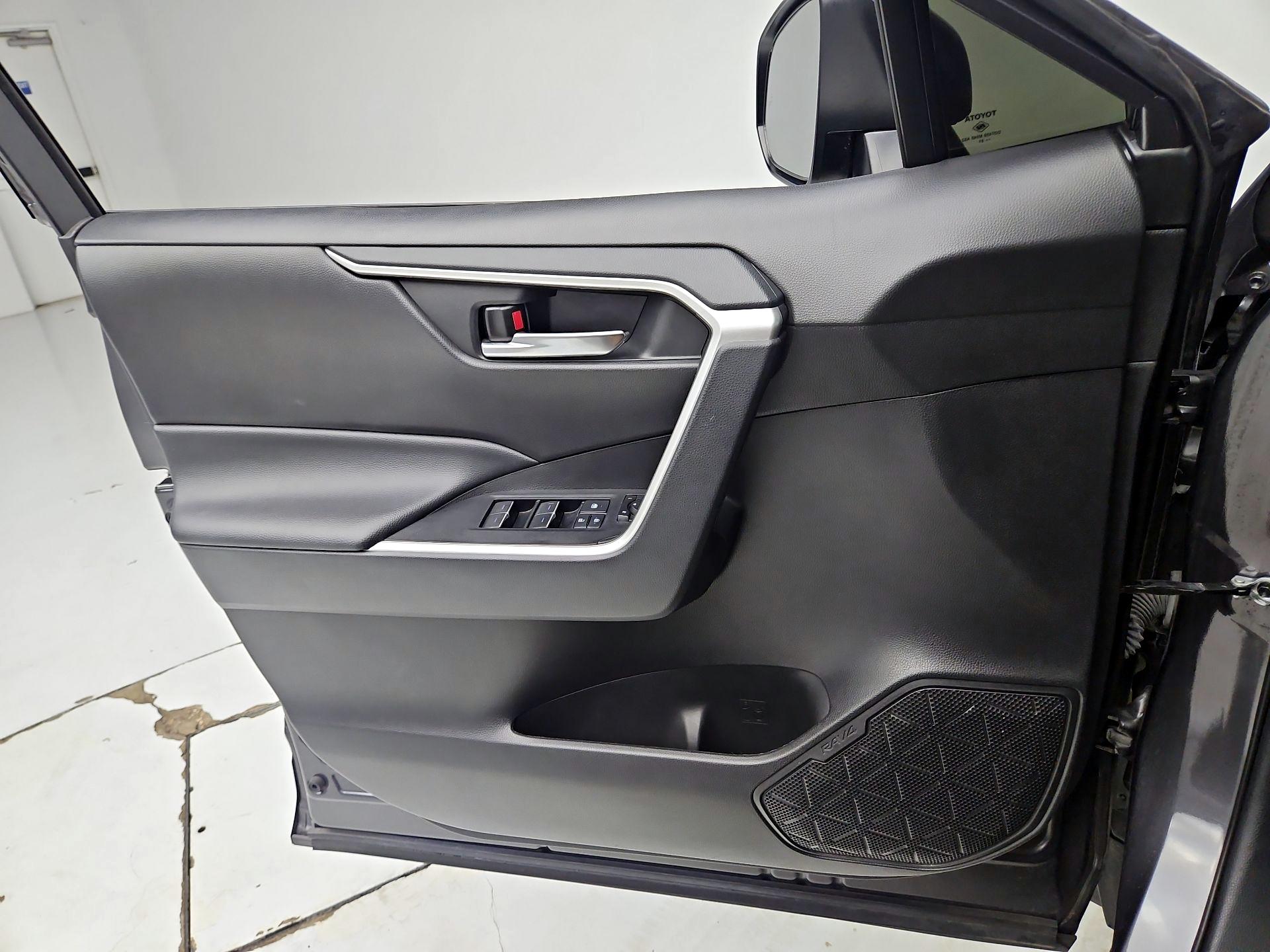 Thumbnail: 2022 Toyota RAV4 - 12