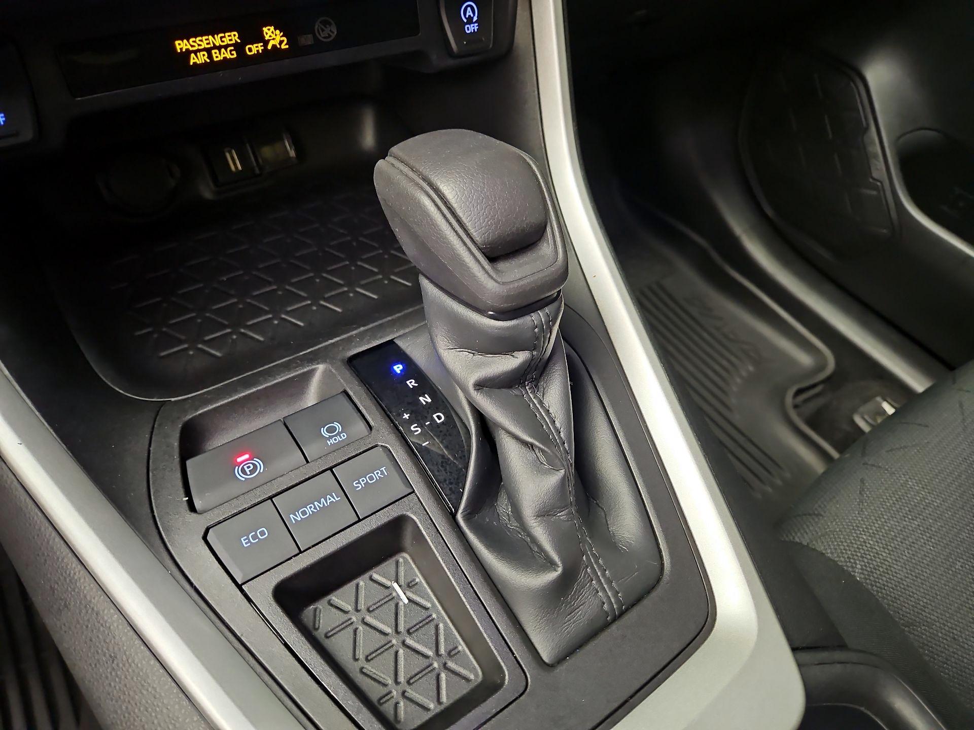 Thumbnail: 2022 Toyota RAV4 - 17